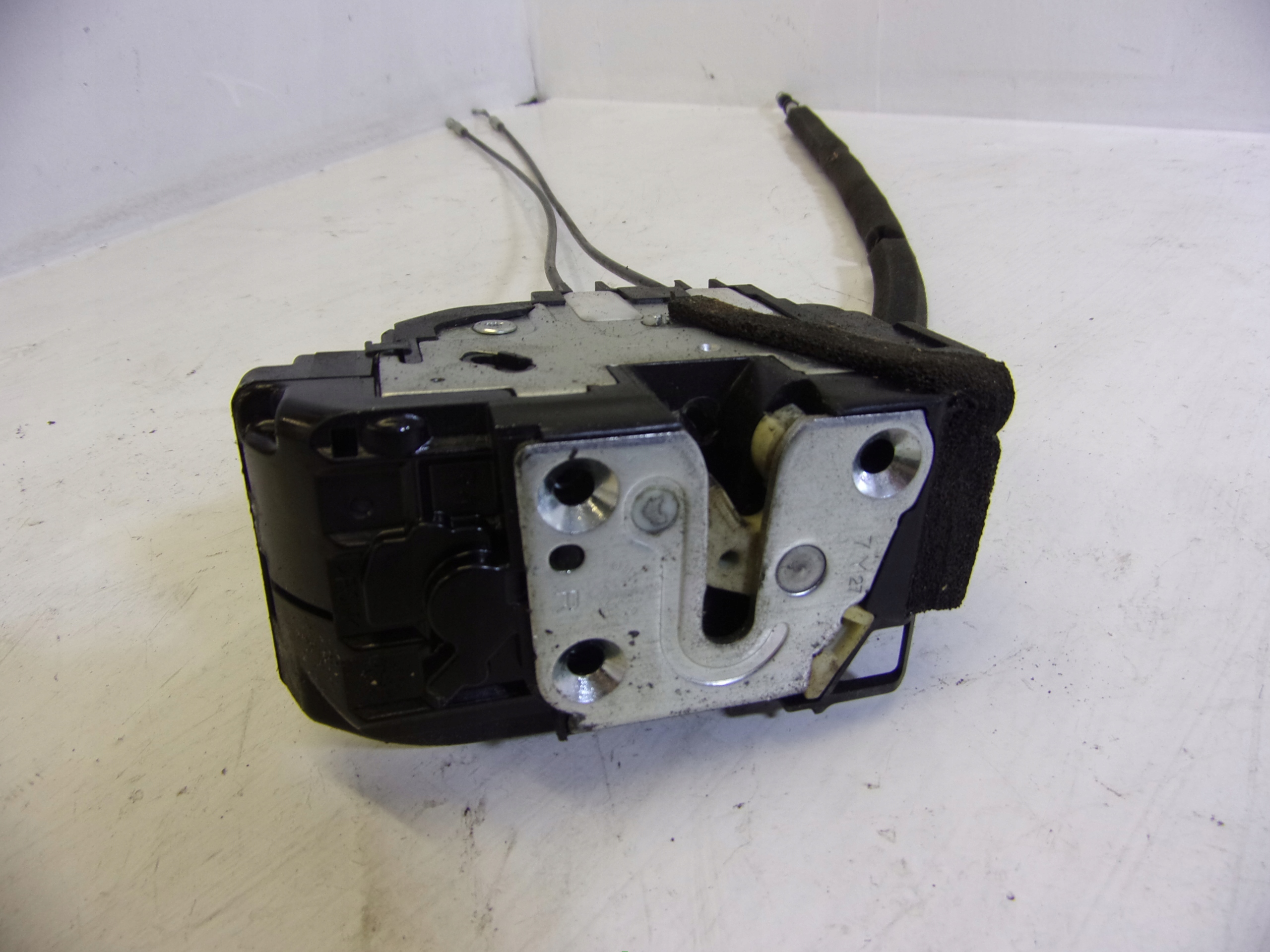 lock door CENTRALNY right front NISSAN TIIDA