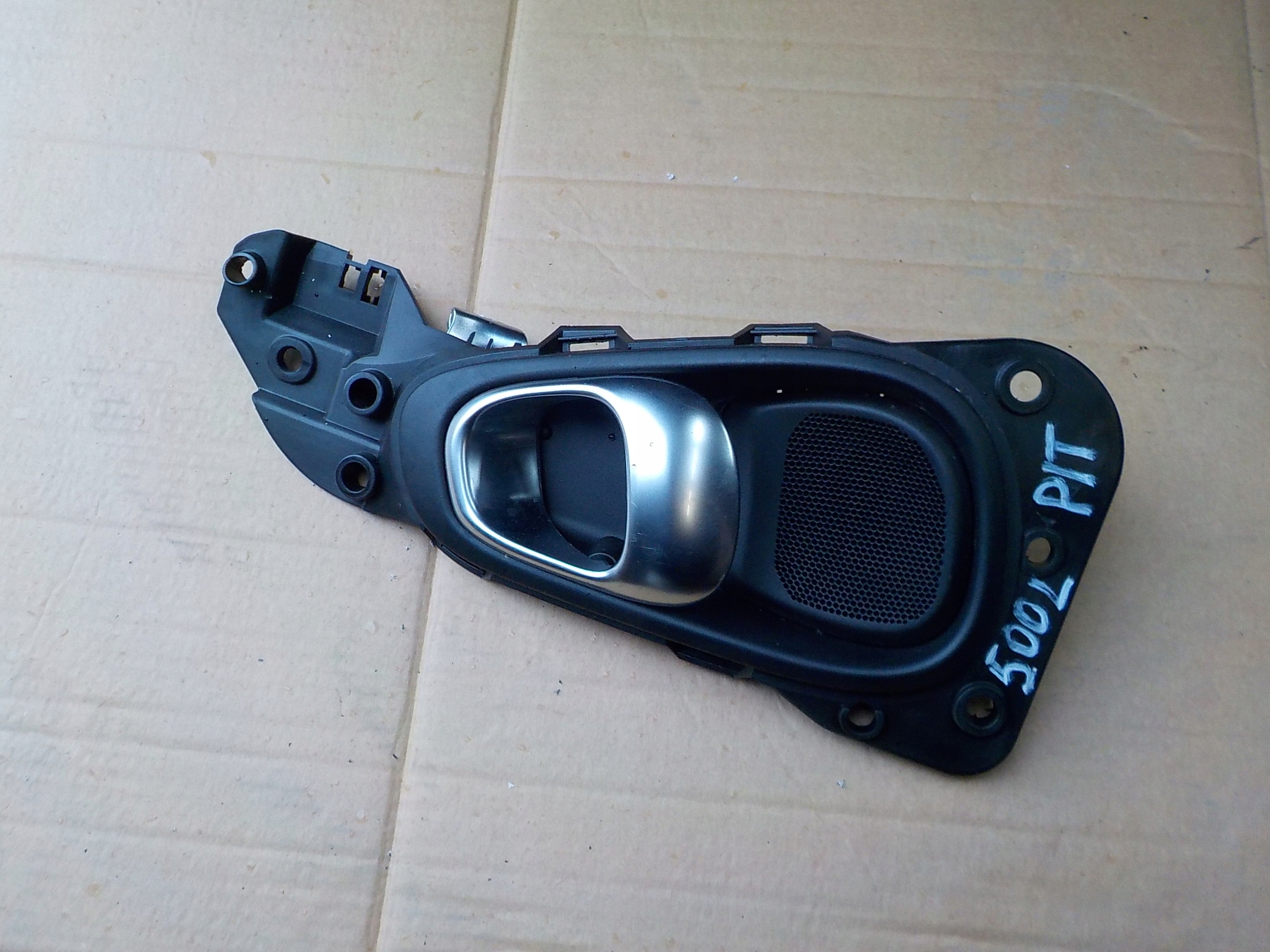handle right rear part fiat 500L 2013r