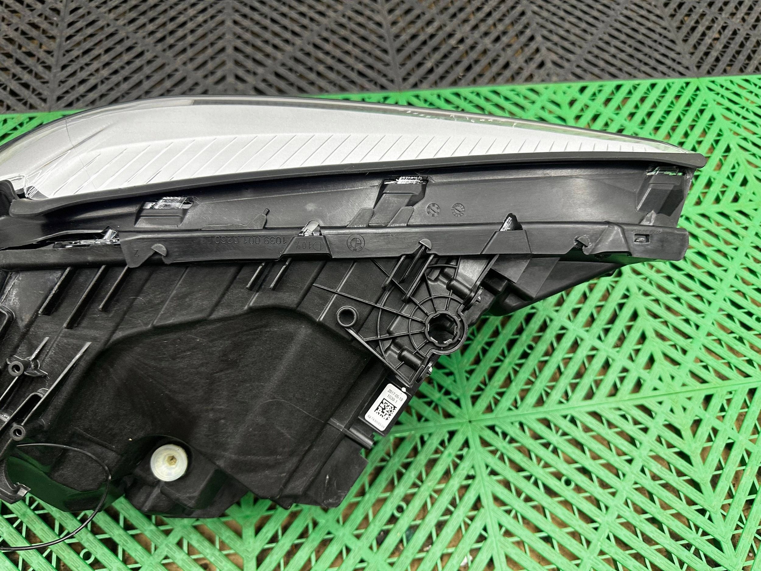 light front side left BMW 5 G30 G31 7439183