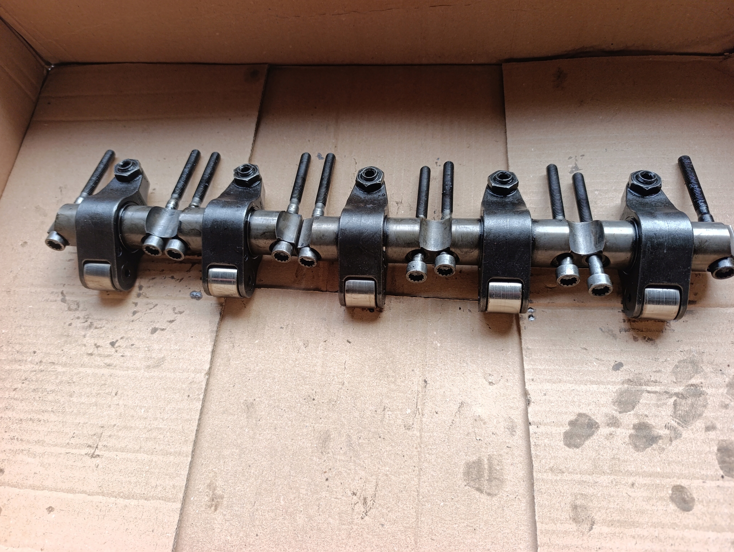 vačka popychaczy ventilů hlavy VW T5 2.5 TDI AXD