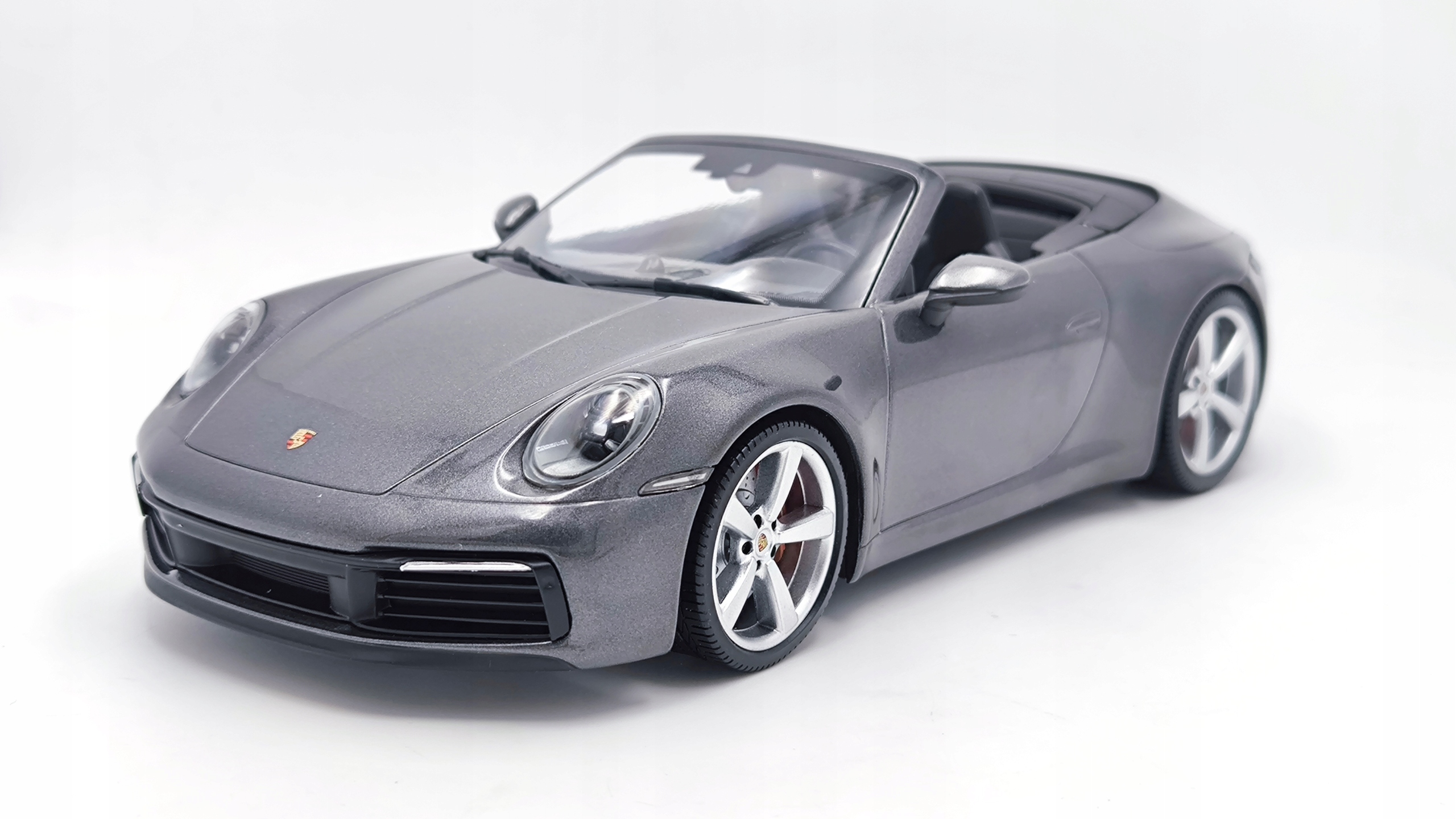 Porsche 911 Carrera 4S Cabriolet 2019 1:18 Minichamps