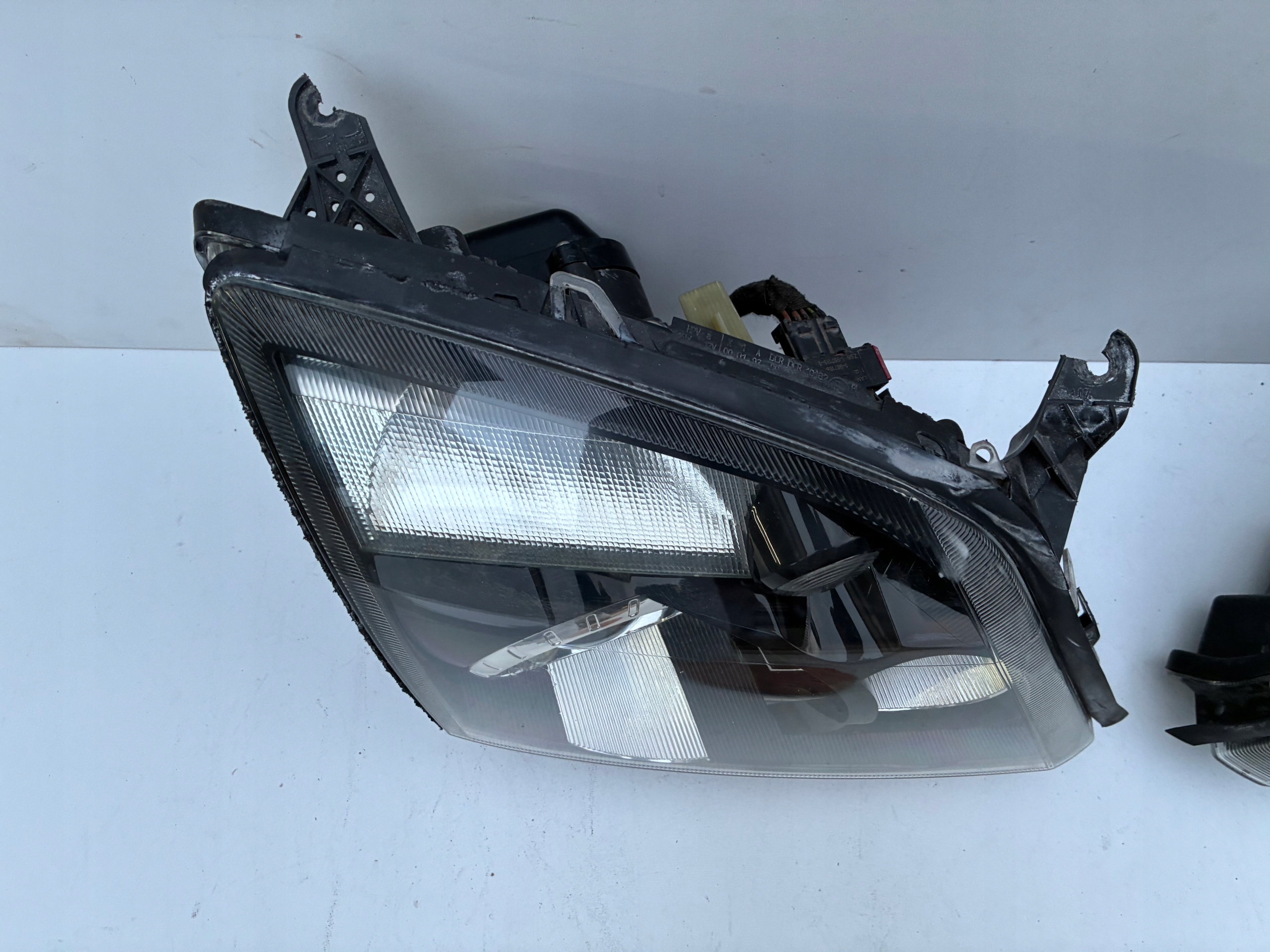 Reflektor light right left front Xenon positioning Opel VECTRA C 02-05r. OEM EU