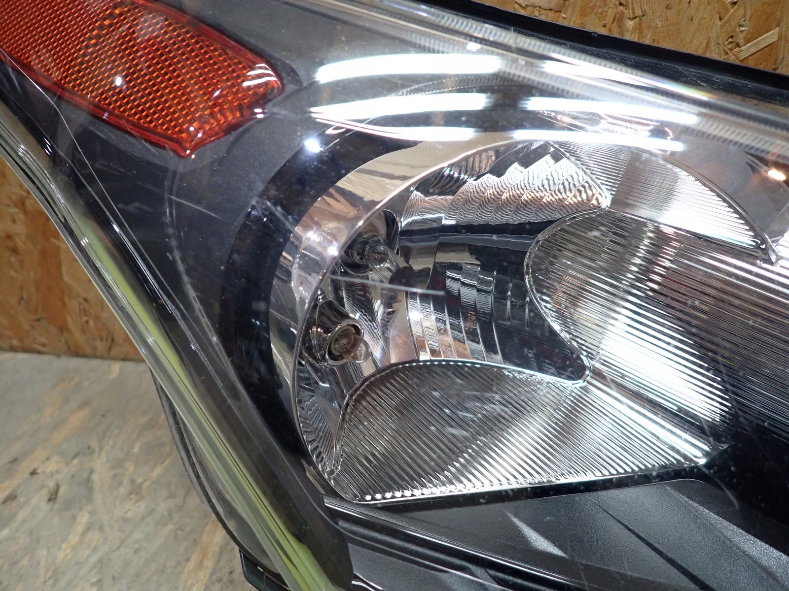 light right REFLEKTOR FORD TOURNEO CONNECT MK2 2013-2018R FT11-13W029-DB