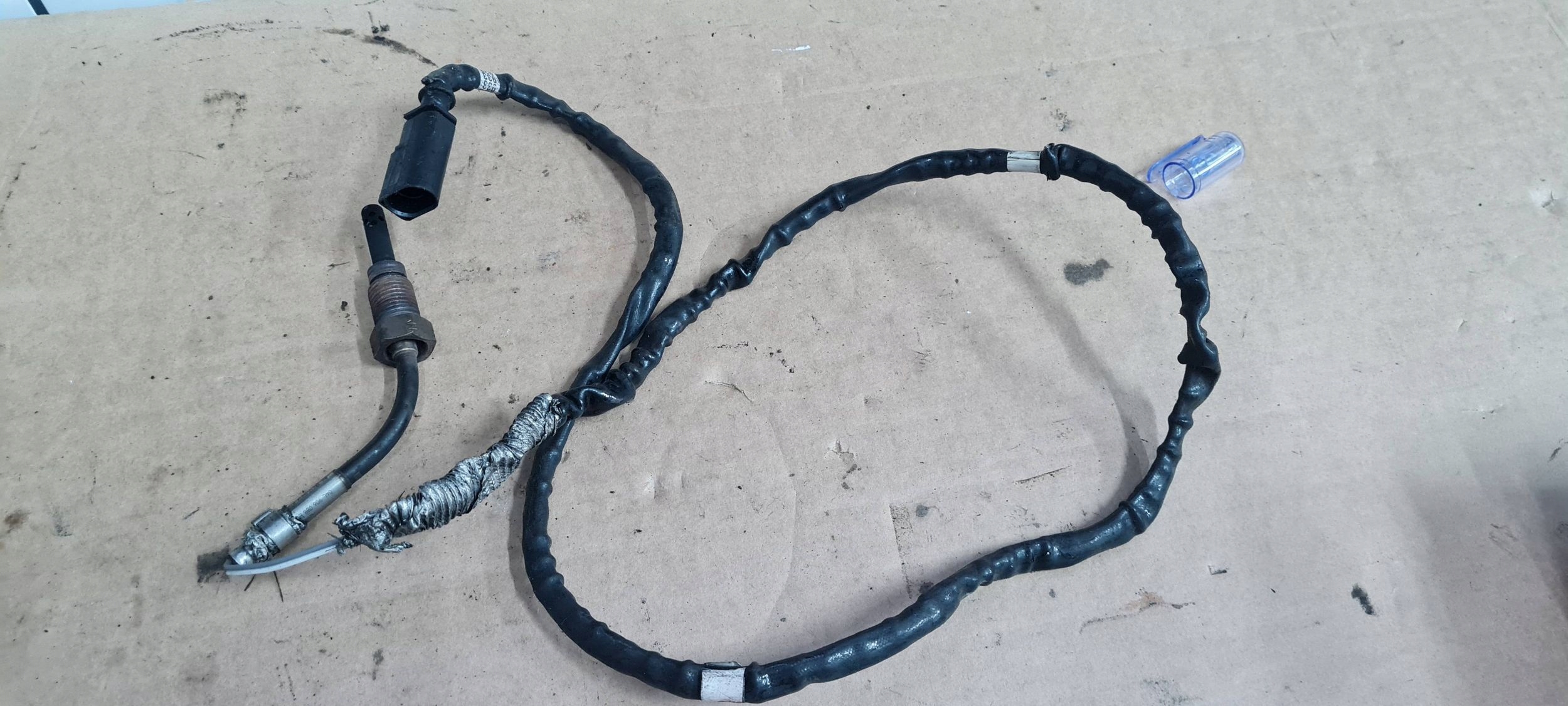 A4 B9 8W Sensor TEMPERATURYSPALIN 2.0 TDI 04L906088E LEON A3 8V