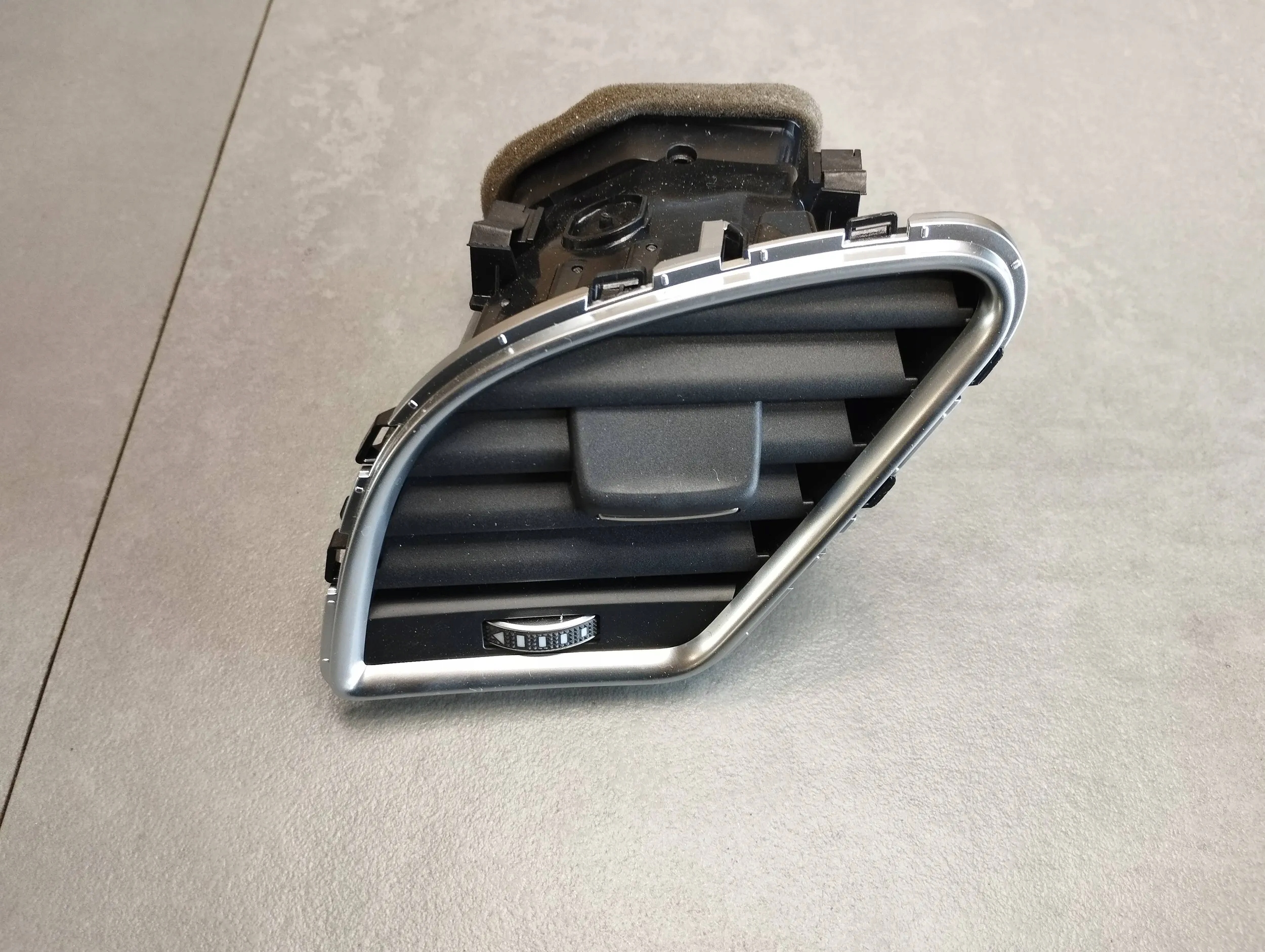 Audi A5 8T grid air conditioning devices left 8T1820901L