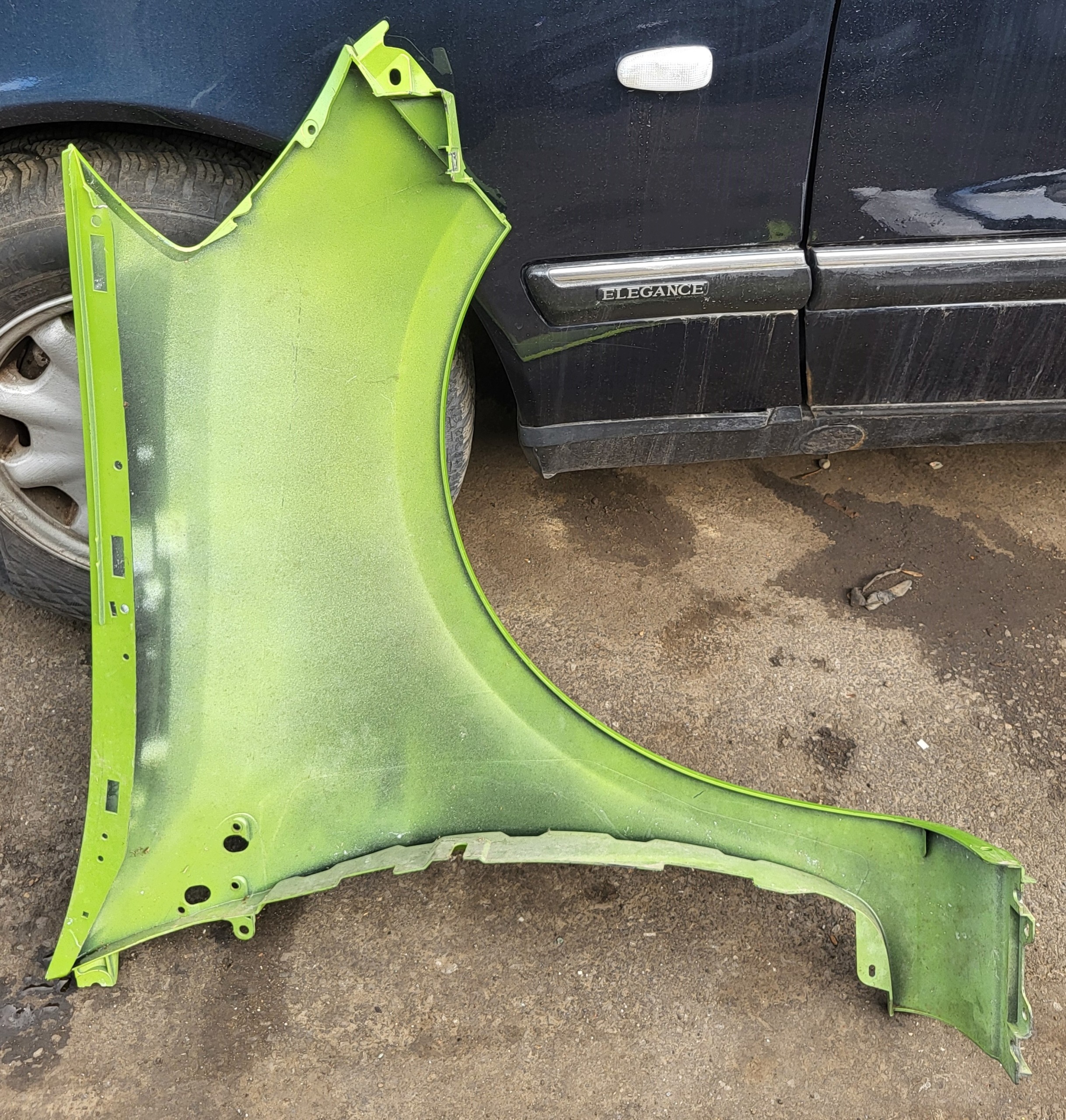 kotflügel links vorne RENAULT CLIO III grün LEAF GREEN LIGHT 00274011 original.