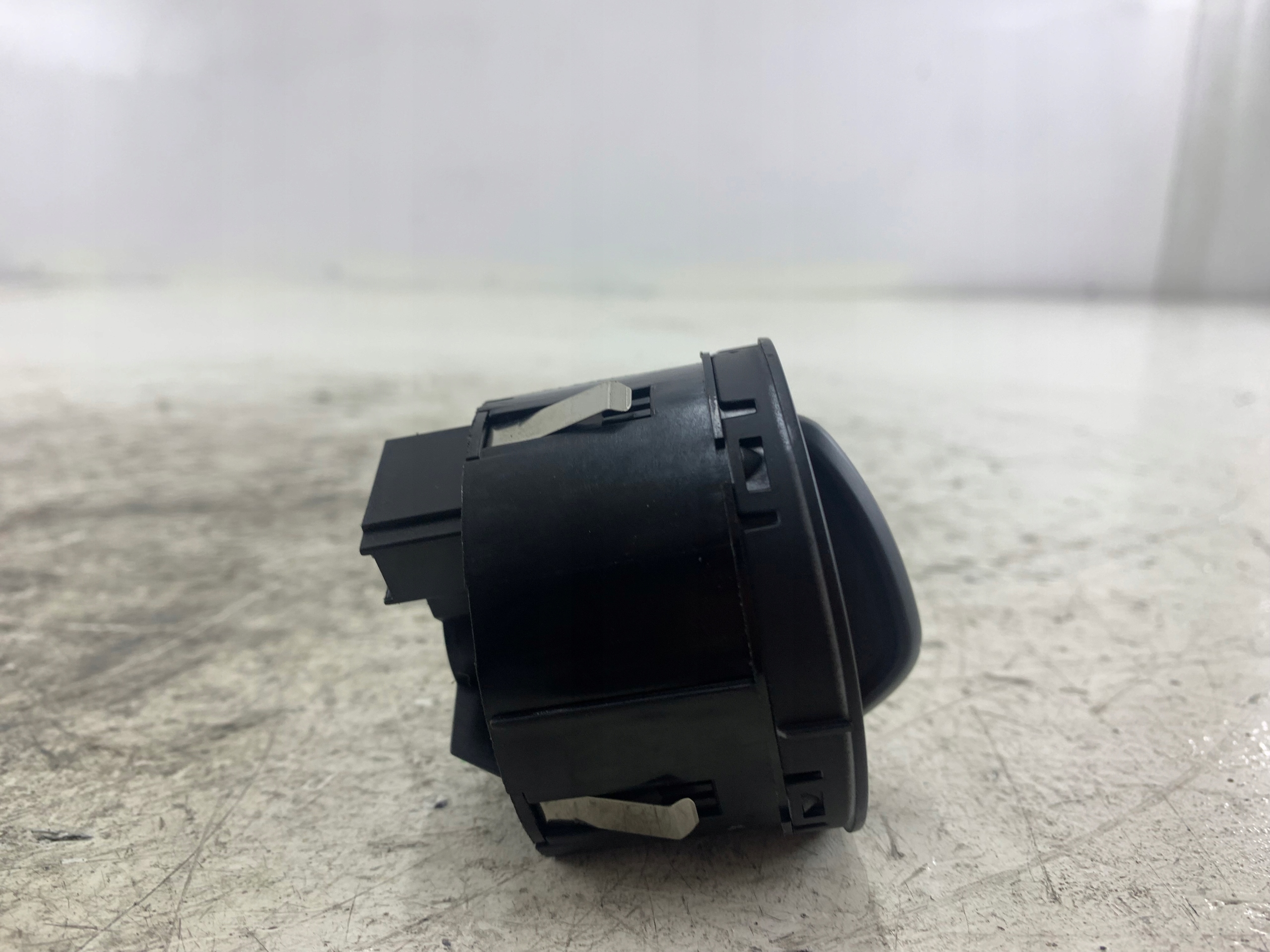 AUDI A6 C6 light switch