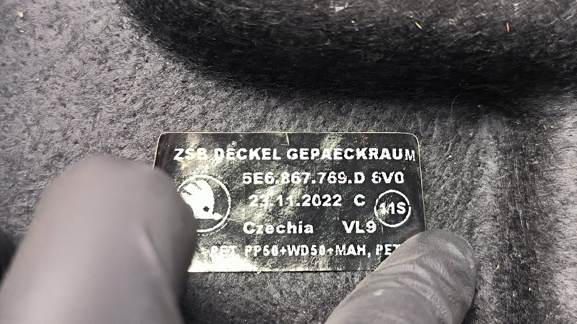 plato boot 5E6867769D SKODA OCTAVIA IV