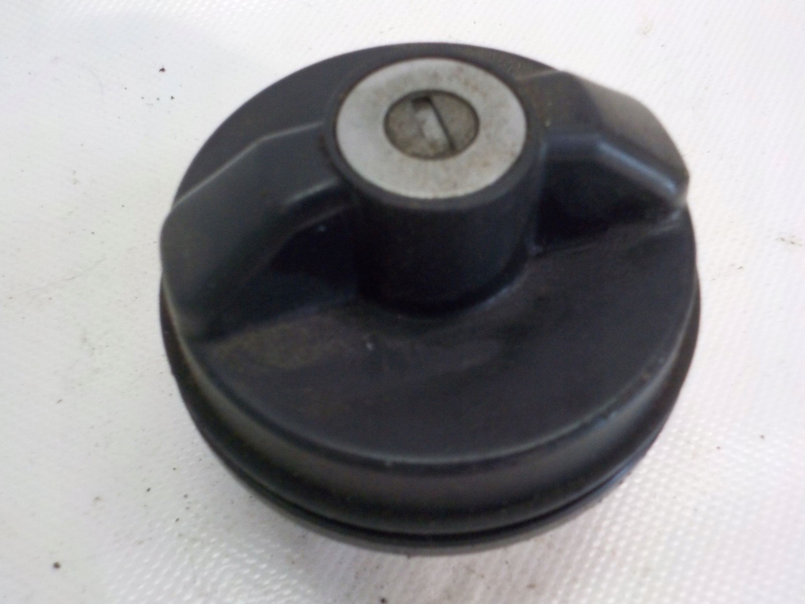 CHRYSLER VOYAGER KOREK WLEWU PALIWA