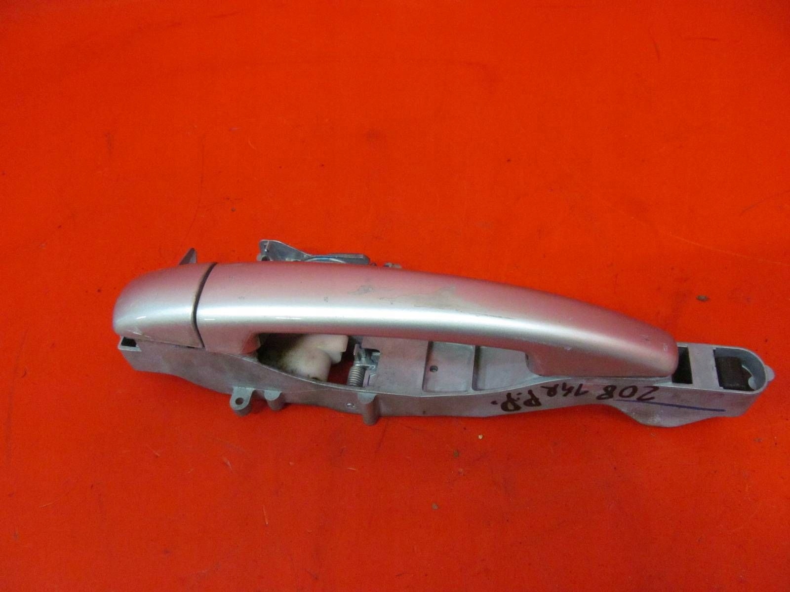 PEUGEOT 208 and 12- handle exterior door right front front SREBRNA EZRC