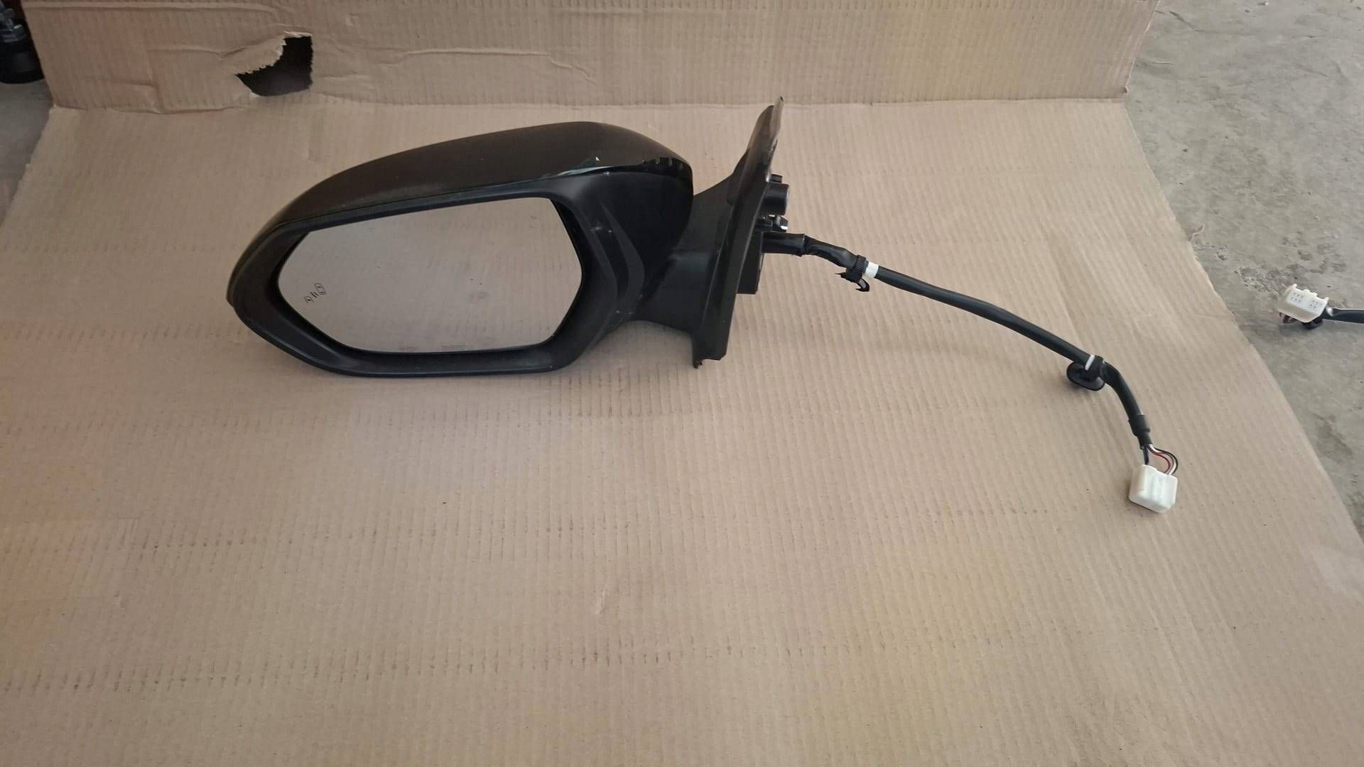 mirror front left MAZDA 2 HYBRID Z 2024 ROKU 9 PIN STAN as new