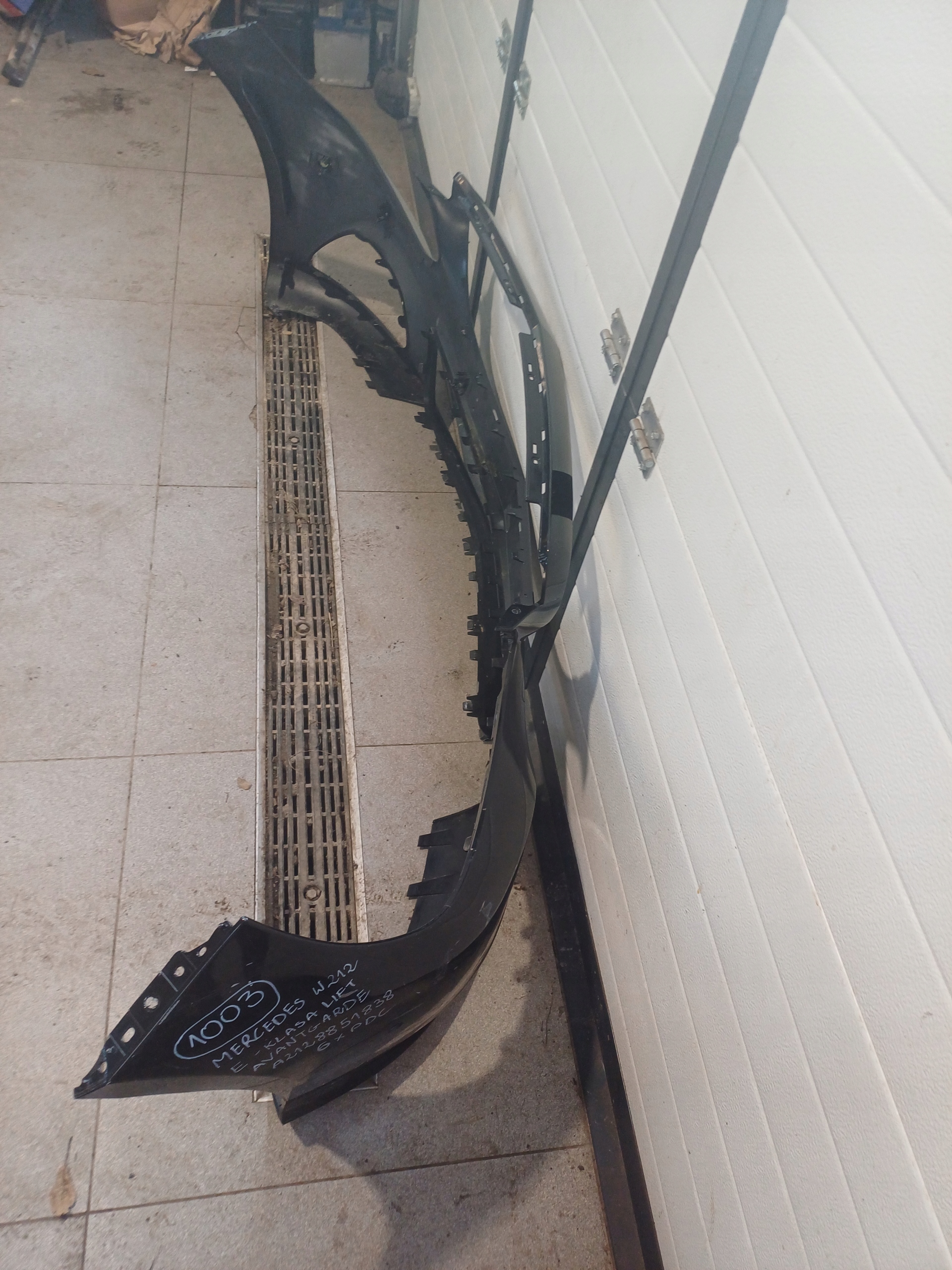 bumper front front MERCEDES E- KLASA LIFT AVANTGARDE 6 X PDC A2128851838