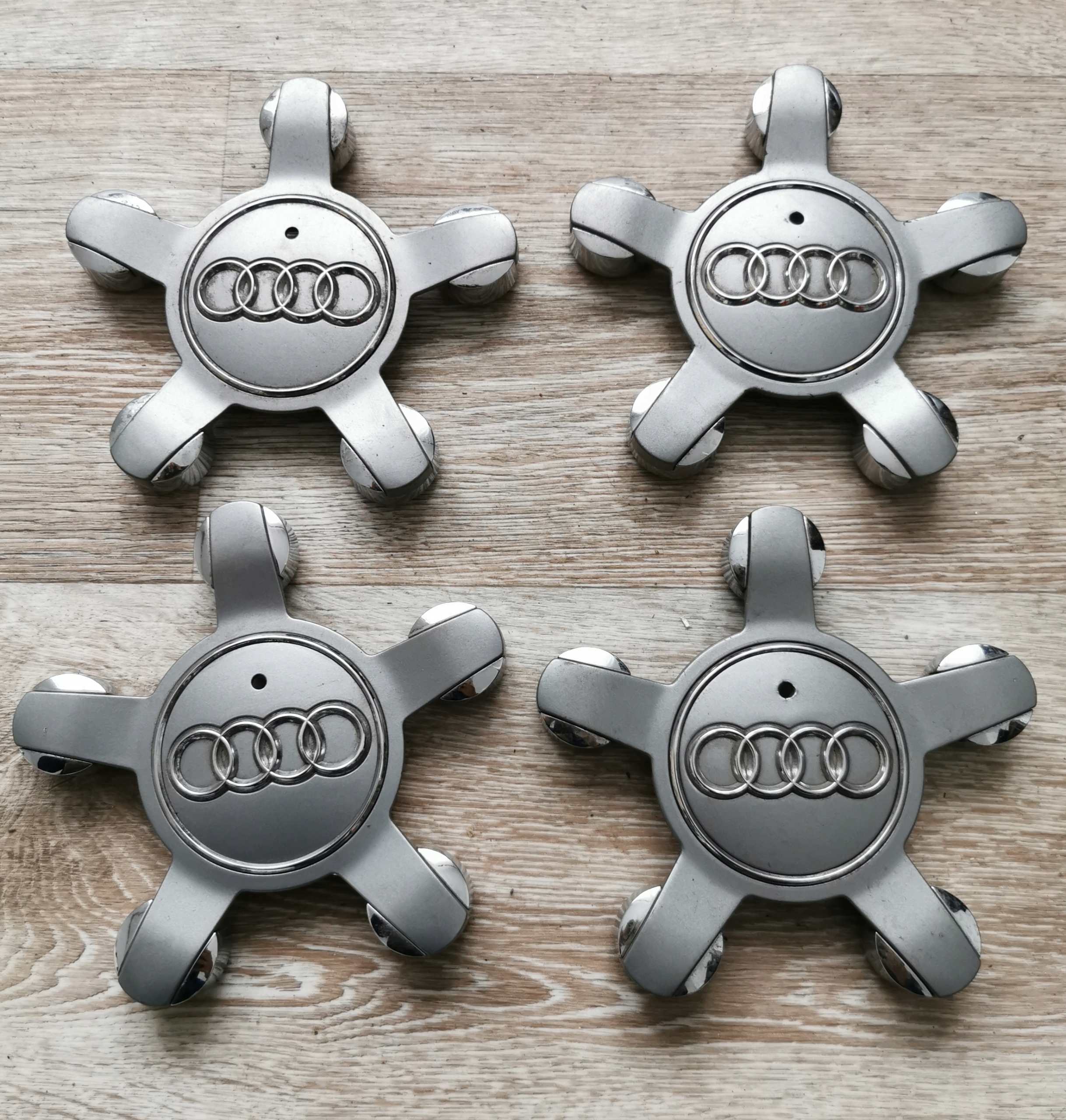 Кришки Audi 8R0 601 165 оригінальні