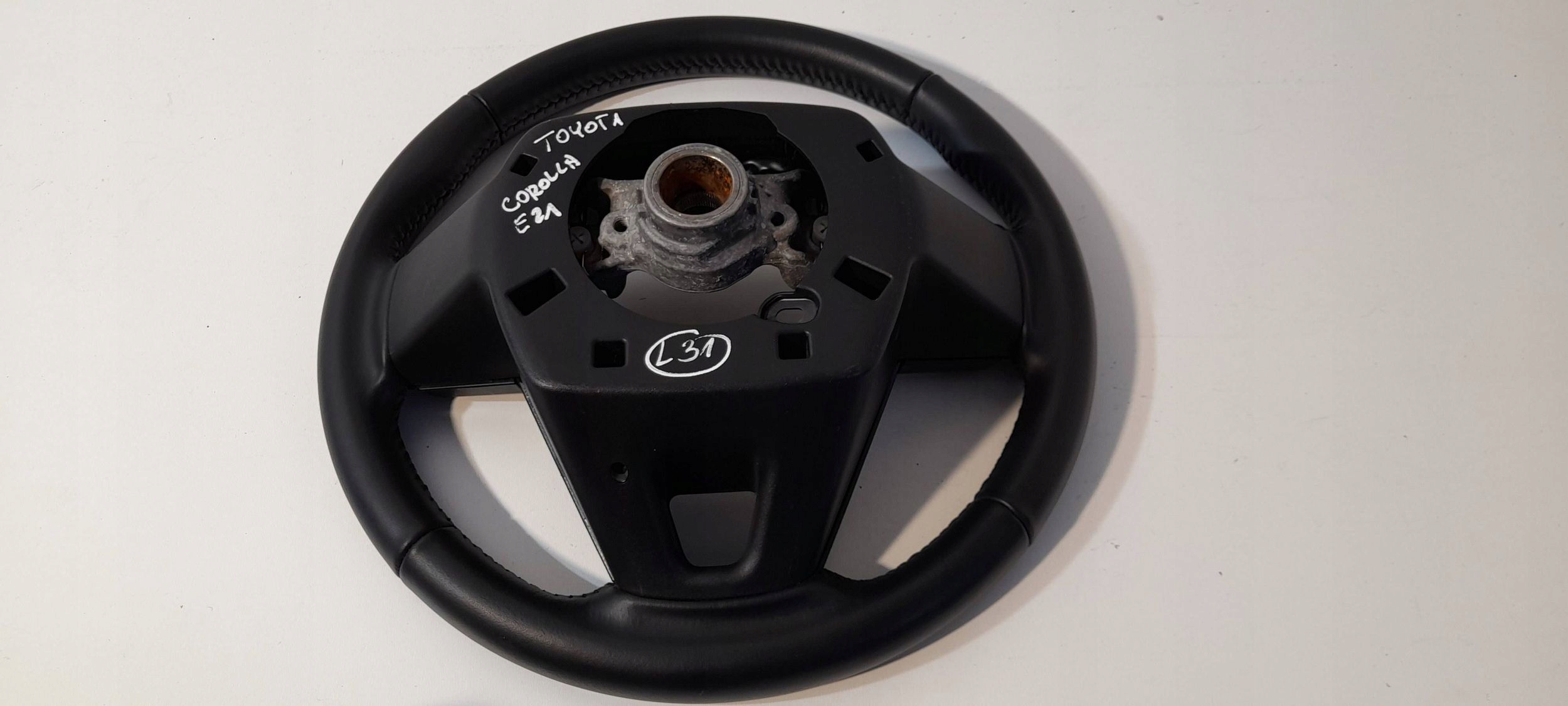 Toyota Corolla E210 E21 lenkrad skorzana 6411018 (L31)