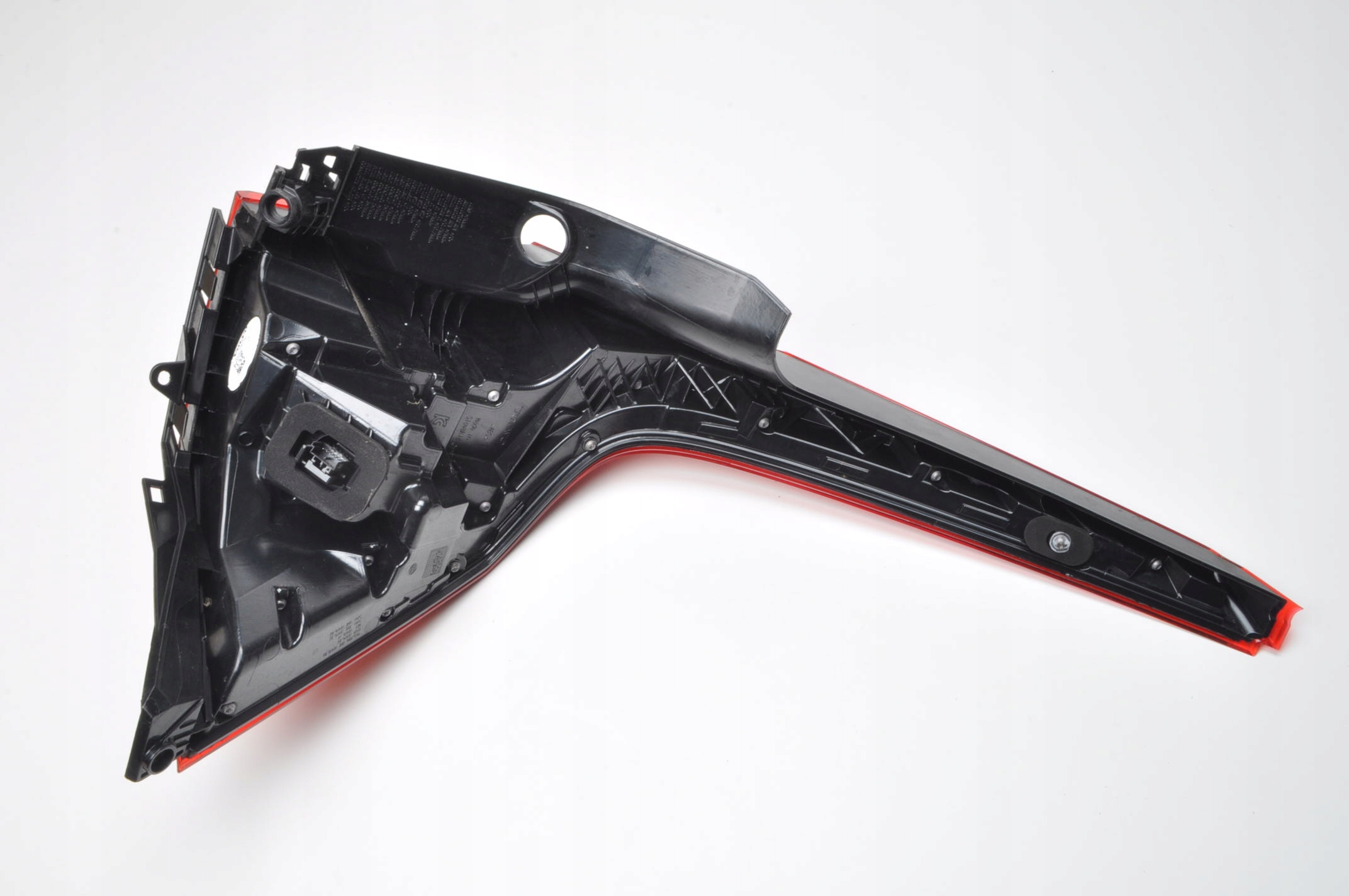 VOLVO XC60 II LAMPA LEWA TYLNA LEWY TYŁ 32228914 2023R Typ samochodu Samochody osobowe