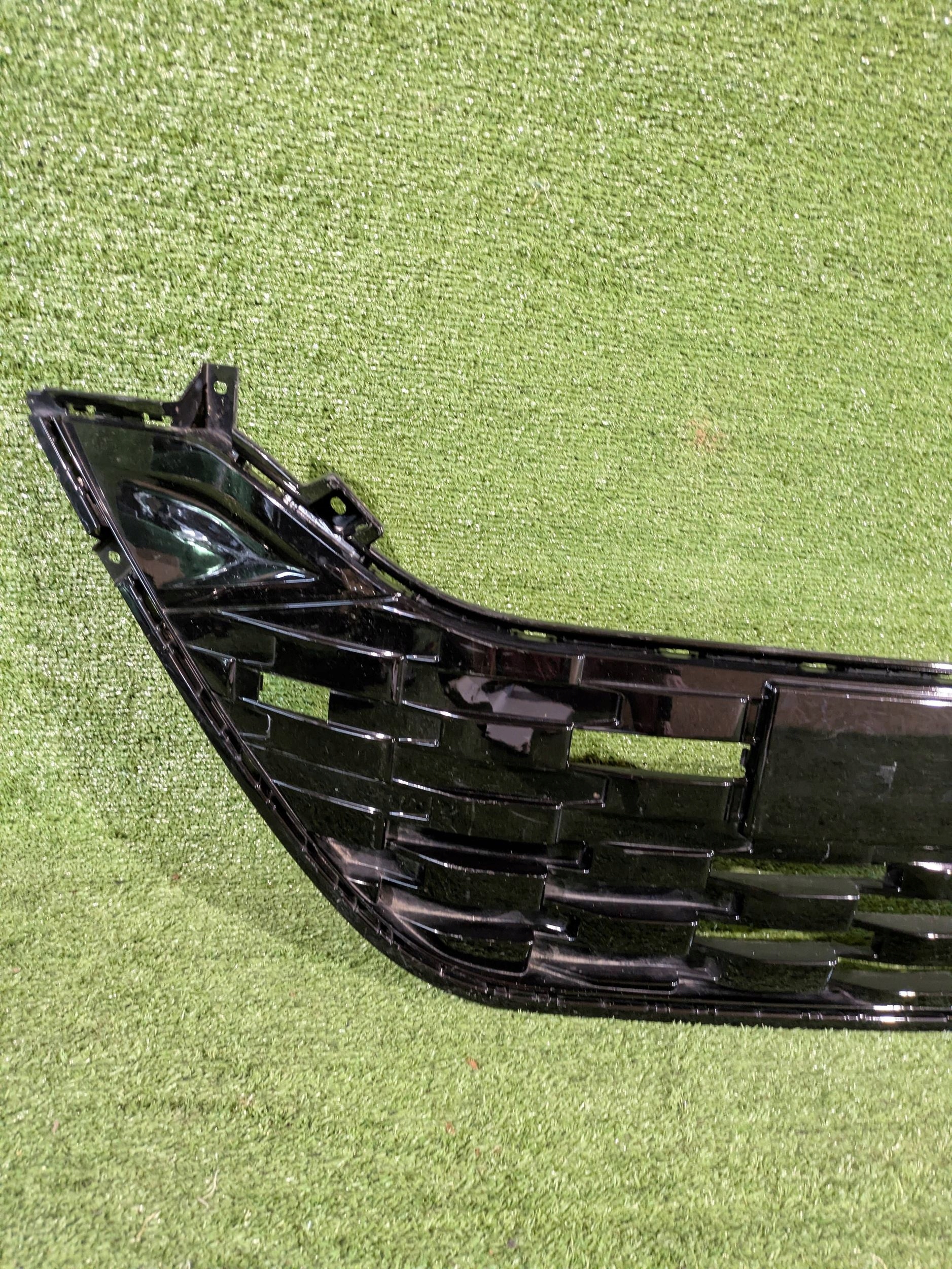 grid central of a bumper lower HYUNDAI BAYON