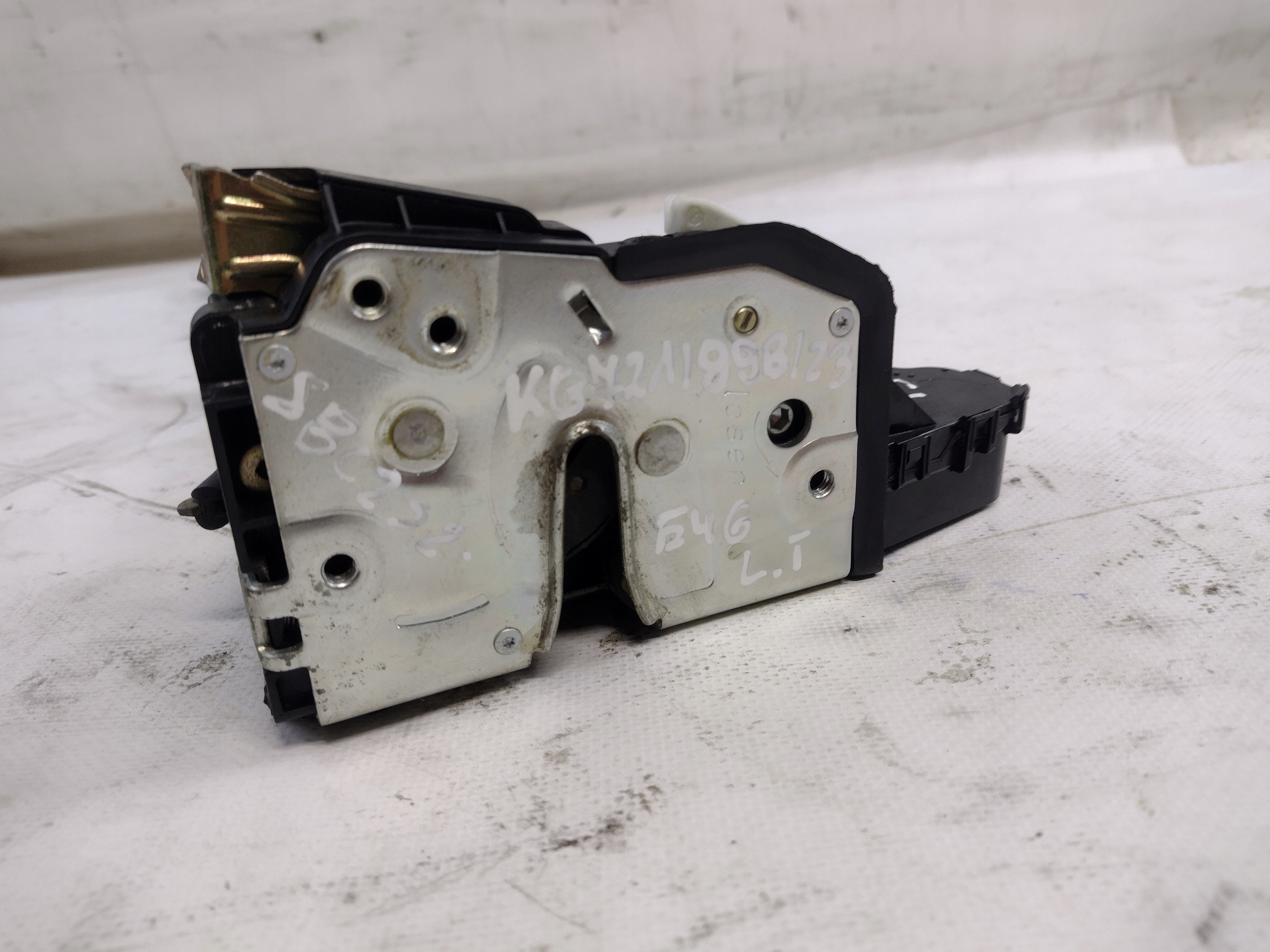 lock door left rear part BMW E46 lift sedan