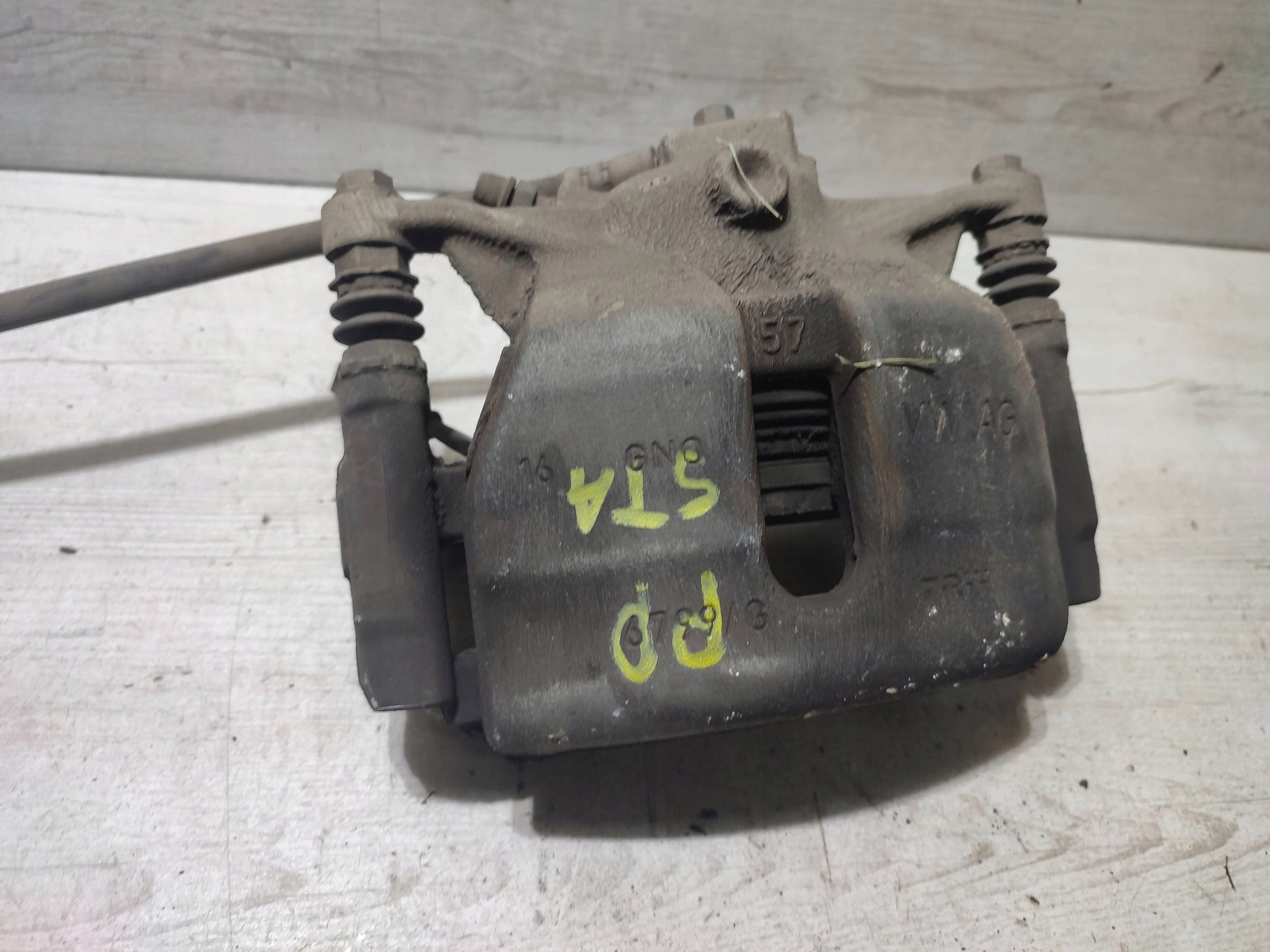 Volkswagen Touran III 20r 5TA front side right caliper
