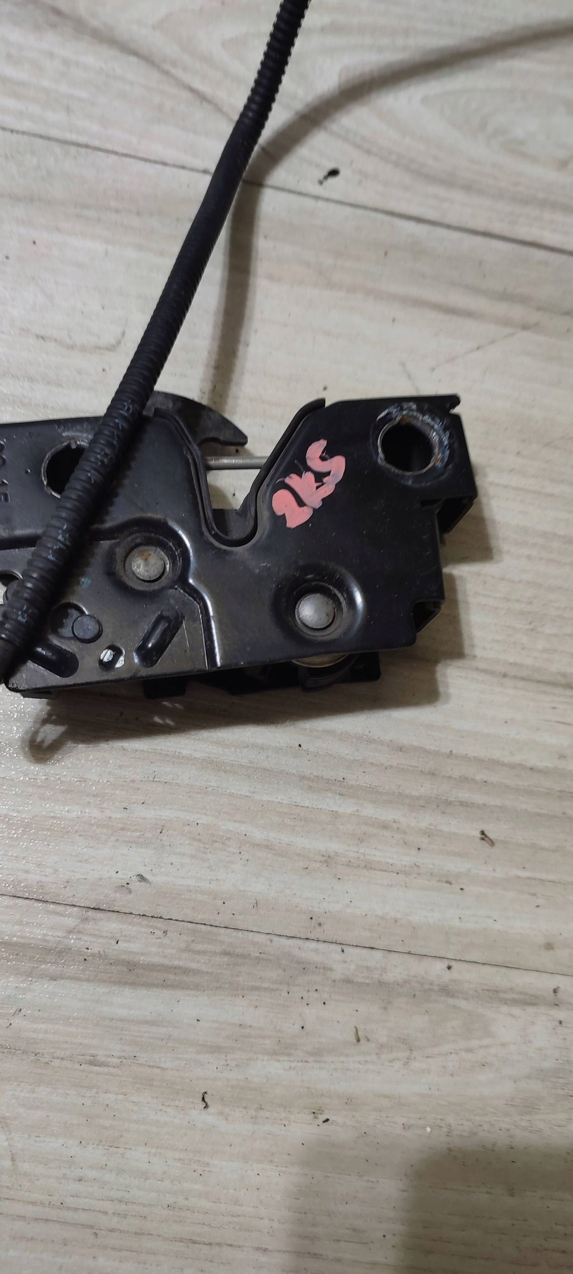 bonnet latch lock Volkswagen Caddy 1K8829488B