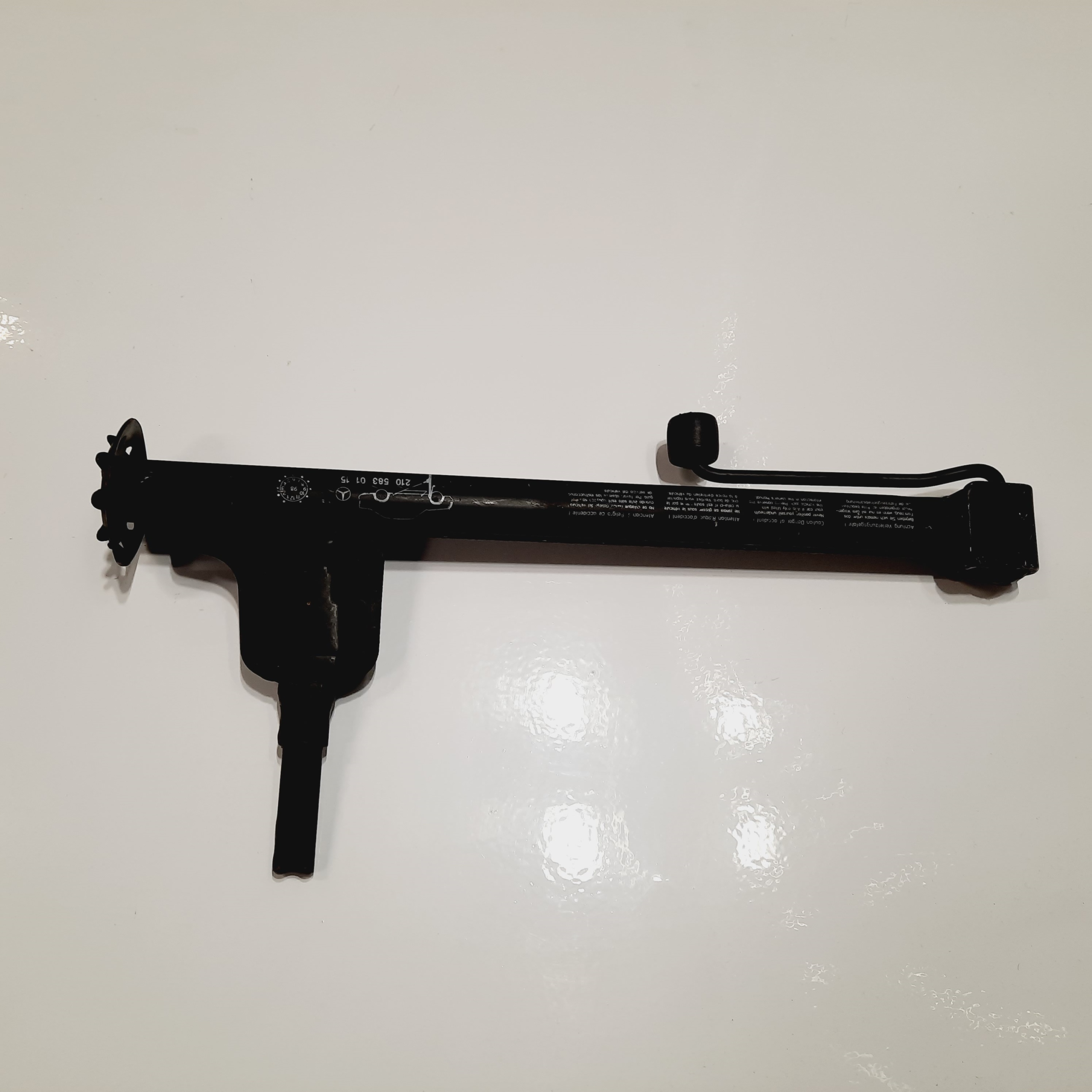 MERCEDES E-KLASA W210 LEWAREK PODNOŚNIK SAMOCHODOWY 2105830115