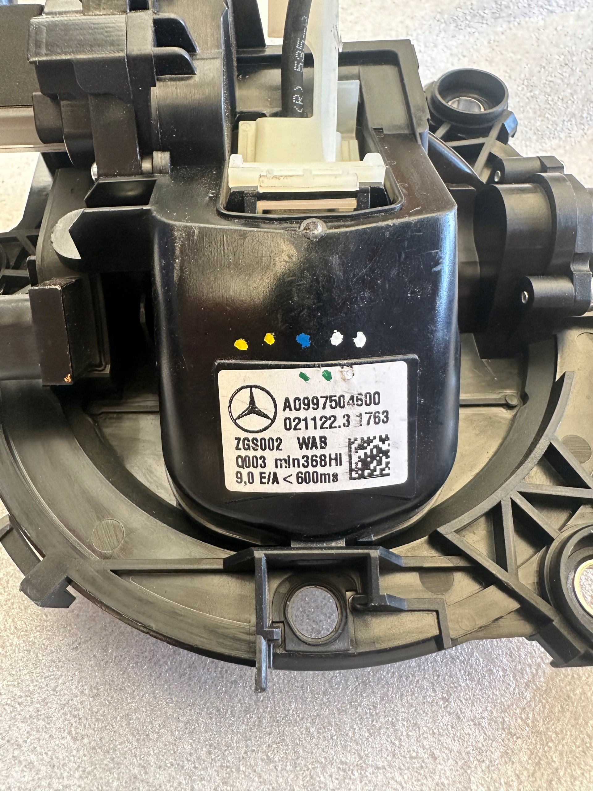 KLAMKA KLAPY BAGAŻNIKA MERCEDES W238 A0997504600.... Producent części Mercedes-Benz OE