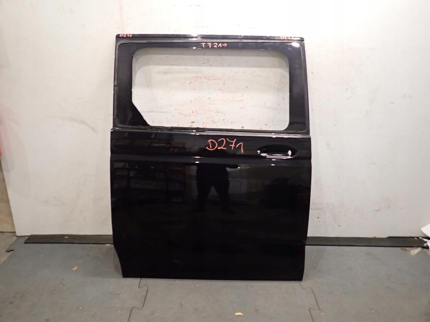door rear part rear. right sliding VW T7 2021