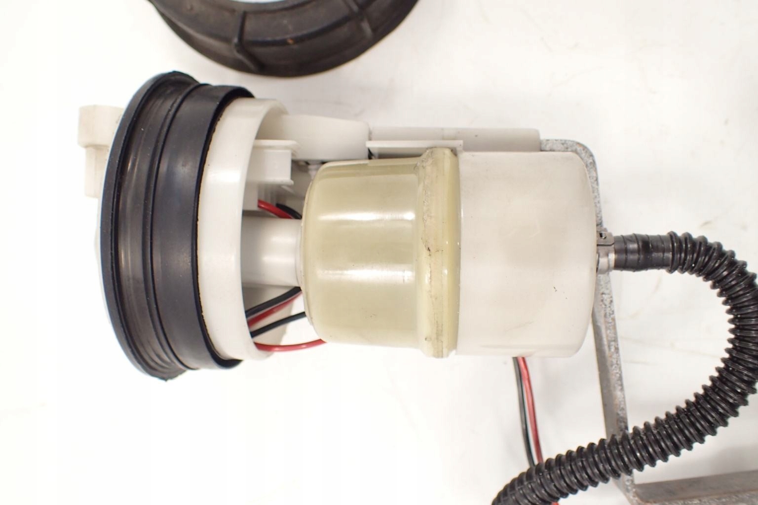 Piaggio MP3 250 pompa paliwa Weight with packaging 1 kg