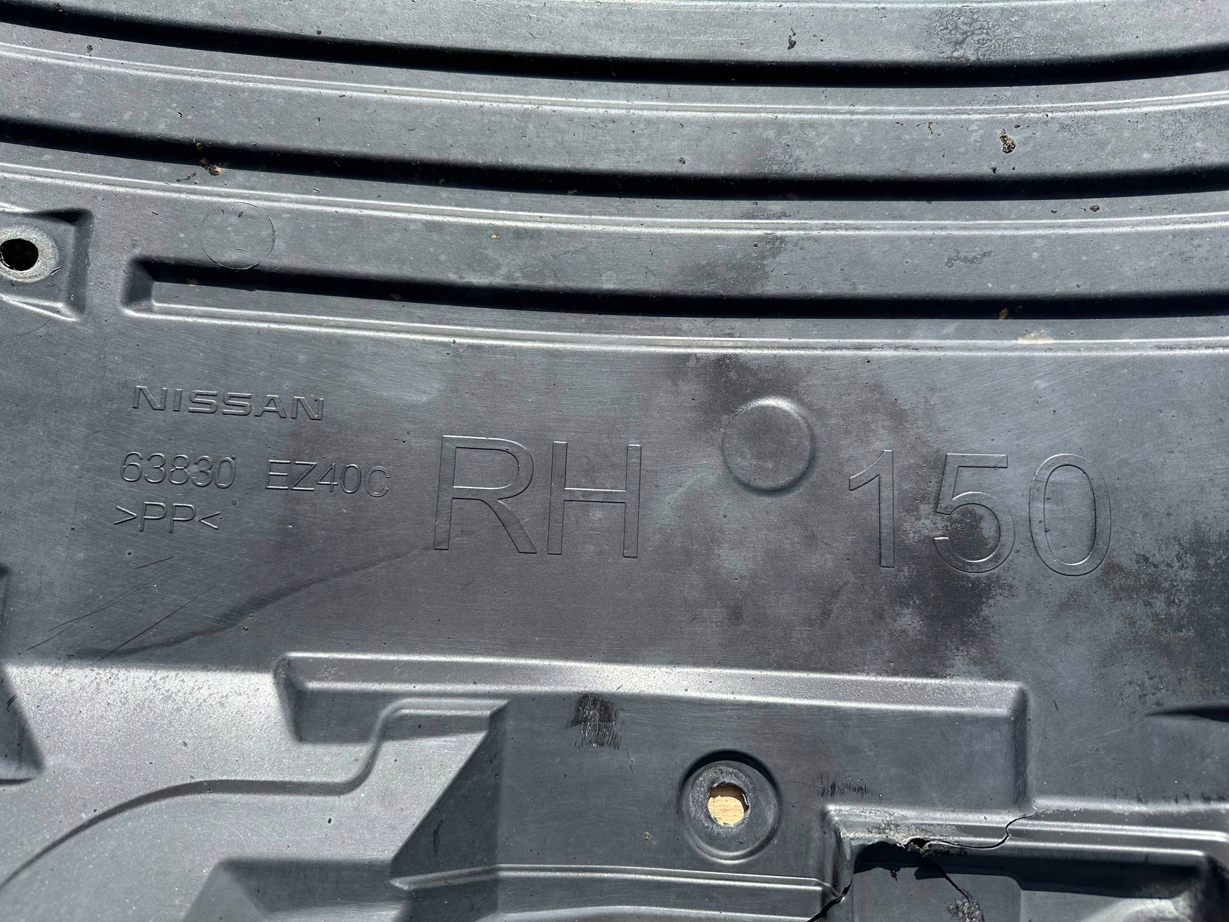 mudguard front front right Nissan Titan 2016+