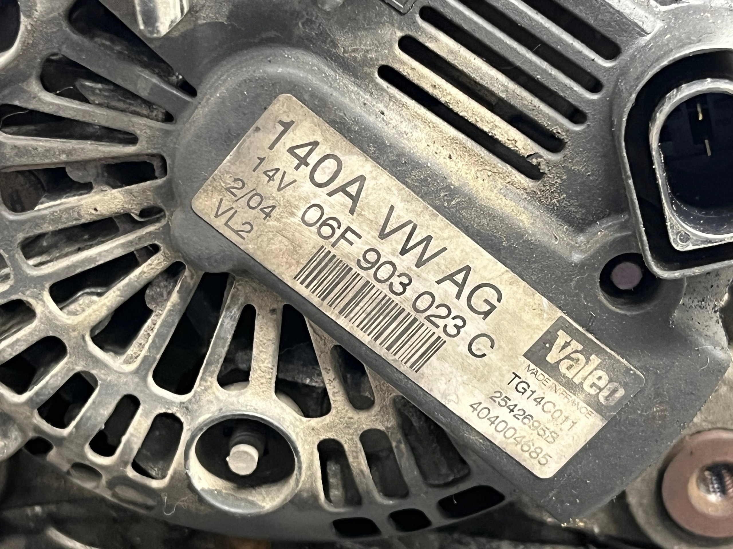 alternator VOLKSWAGEN PASSAT B6 140 A 06F903023C