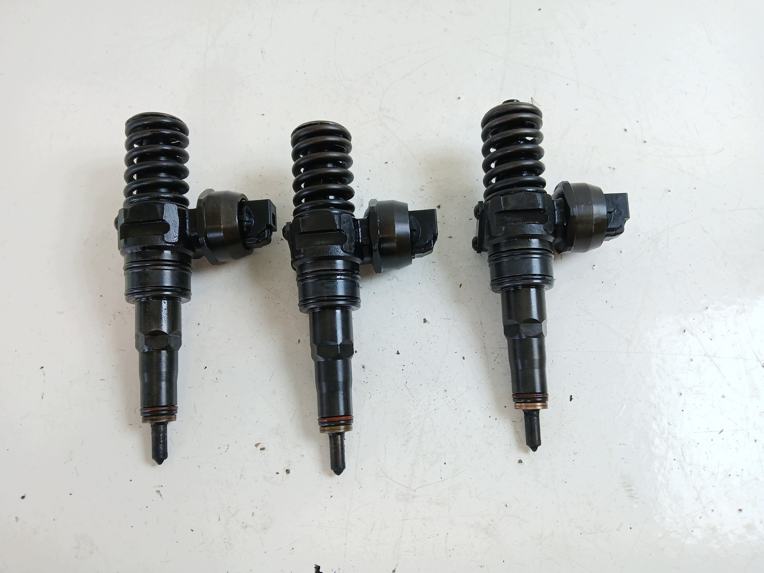 VW PASSAT B5 LIFT 2.0 TDI Einspritzdüse 038130073BC
