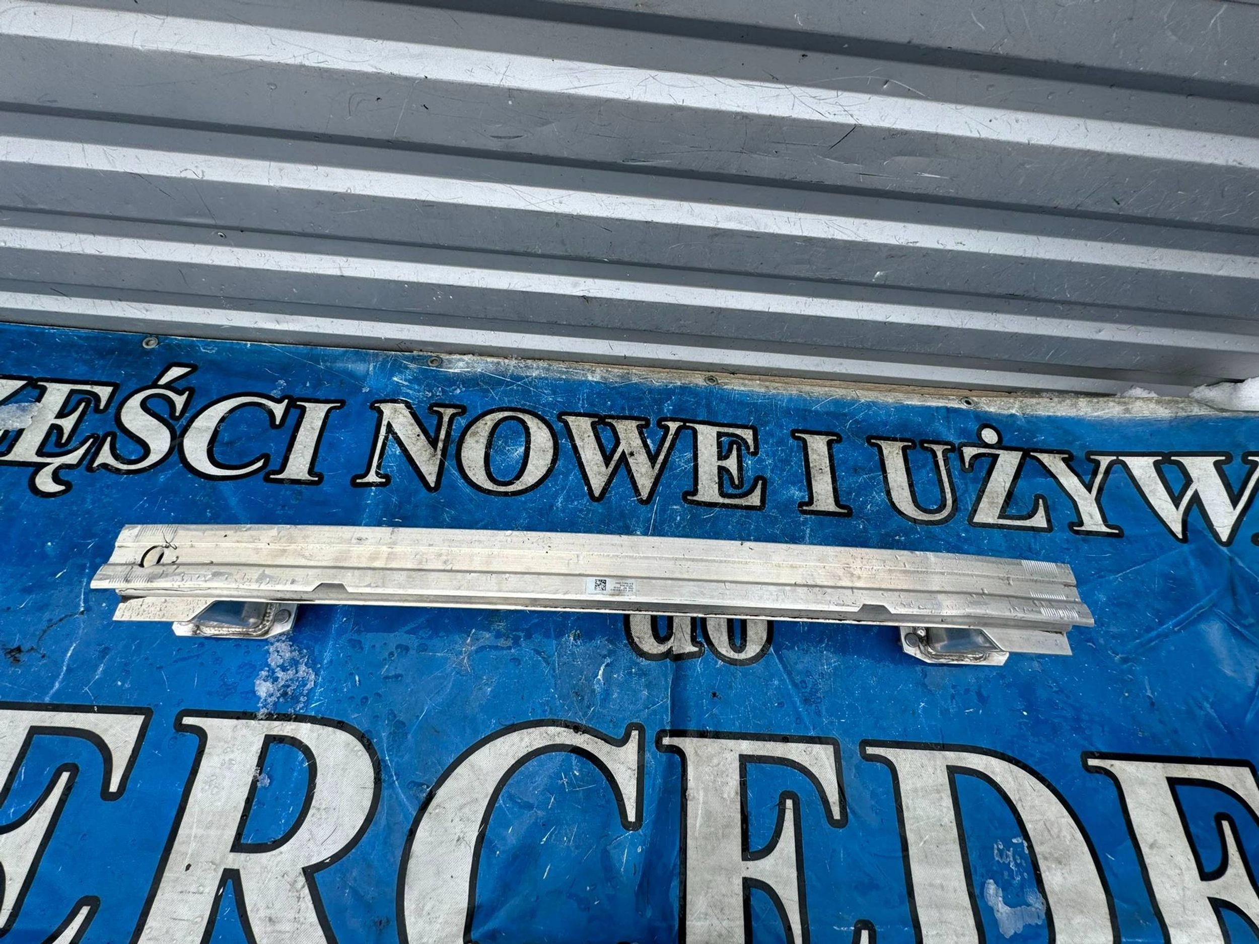 MERCEDES E 214 BELKA TYLNA 2146102901