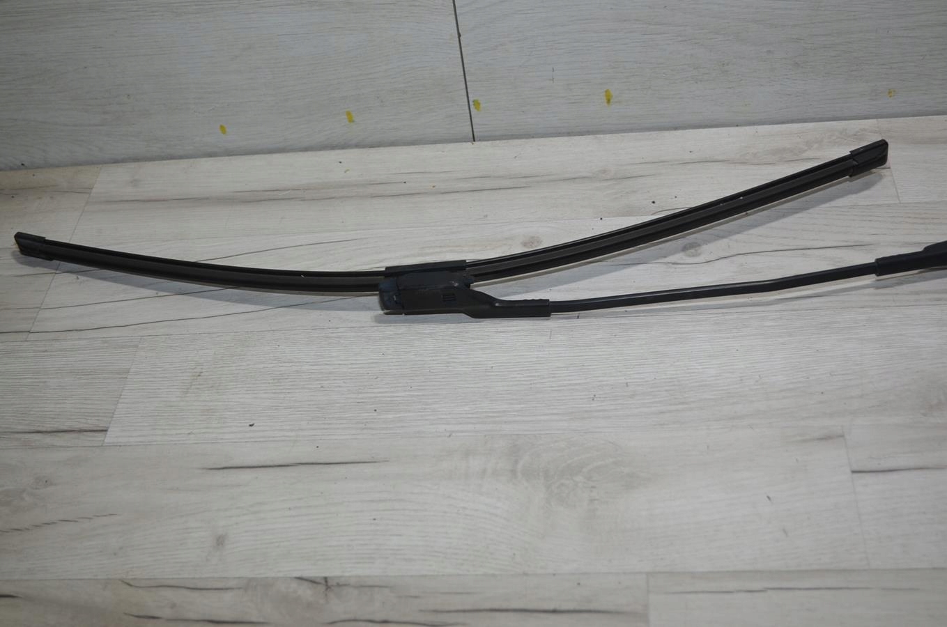 wiper left Peugeot 2008 13r