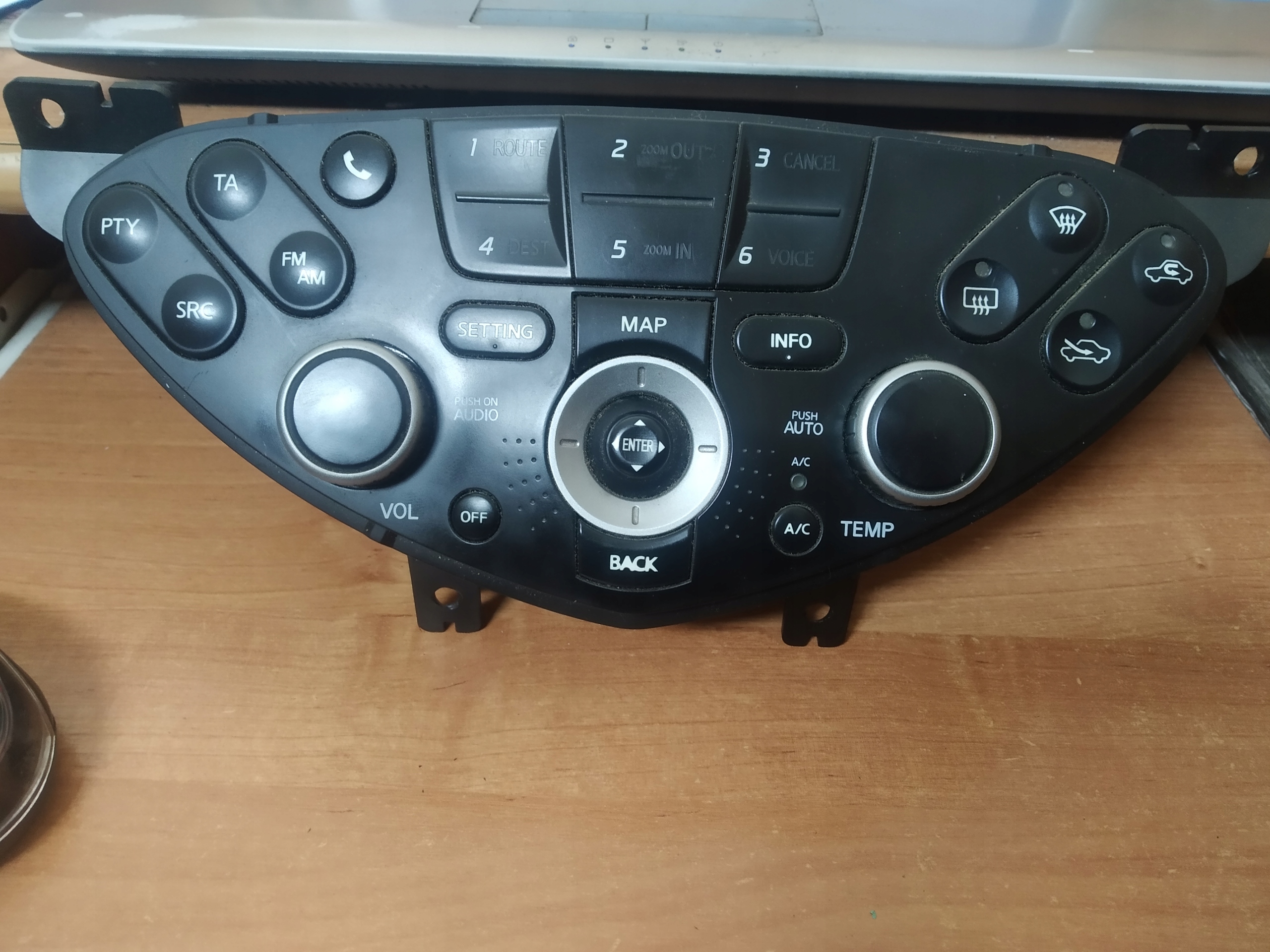 KONSOLA ŚRODKOWA NISSAN PRIMERA P12 28395 AV620