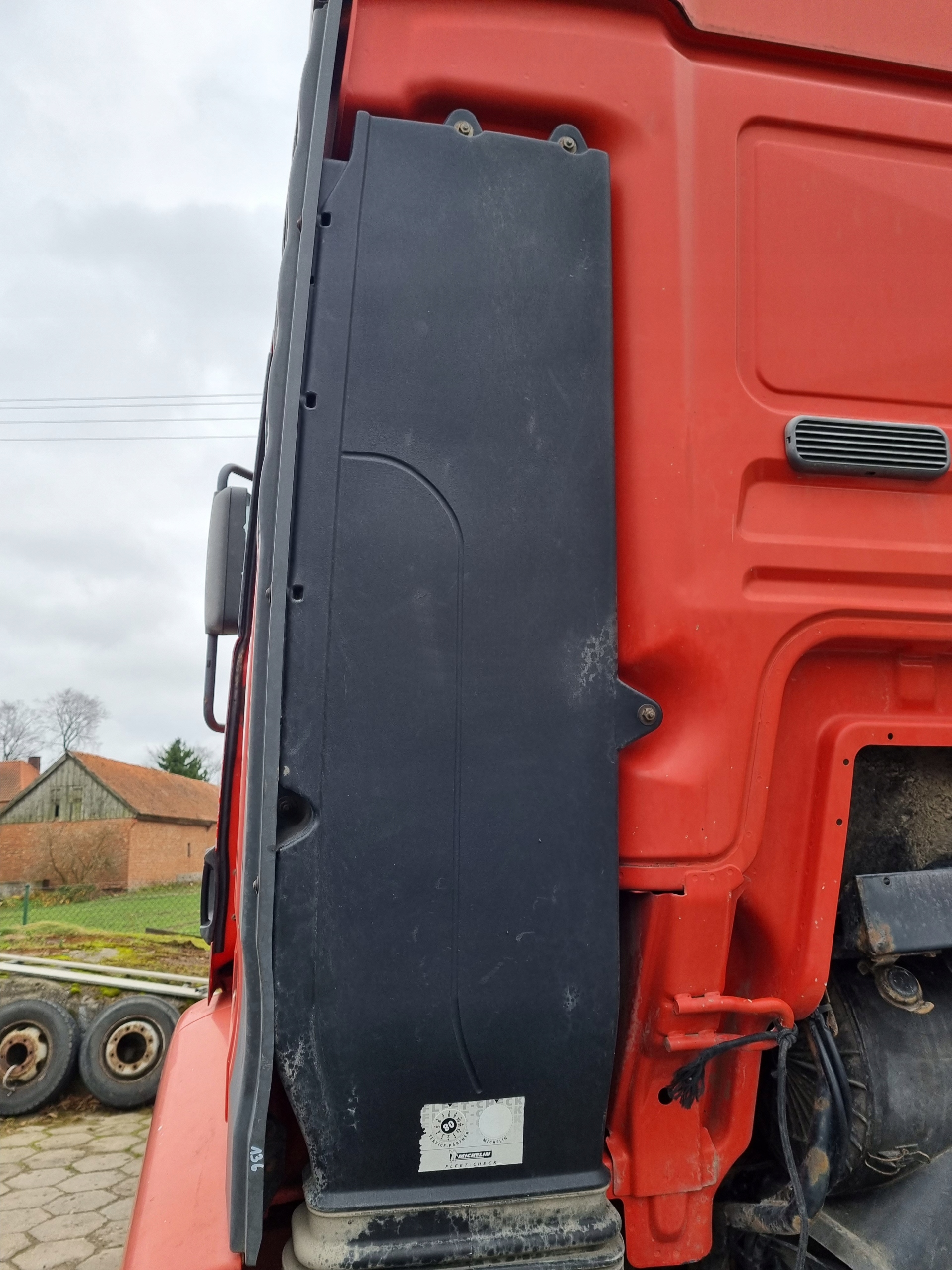 ДИМОХІД ПОВІТРЯНОГО ФІЛЬТРА MAN TGA TGS TGL TGM