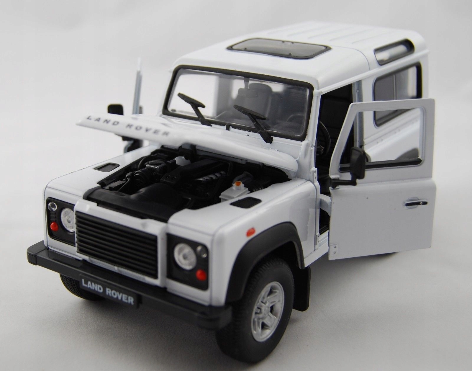Welly Land Rover Defender Bílá 1:24 Nový Kovový Model