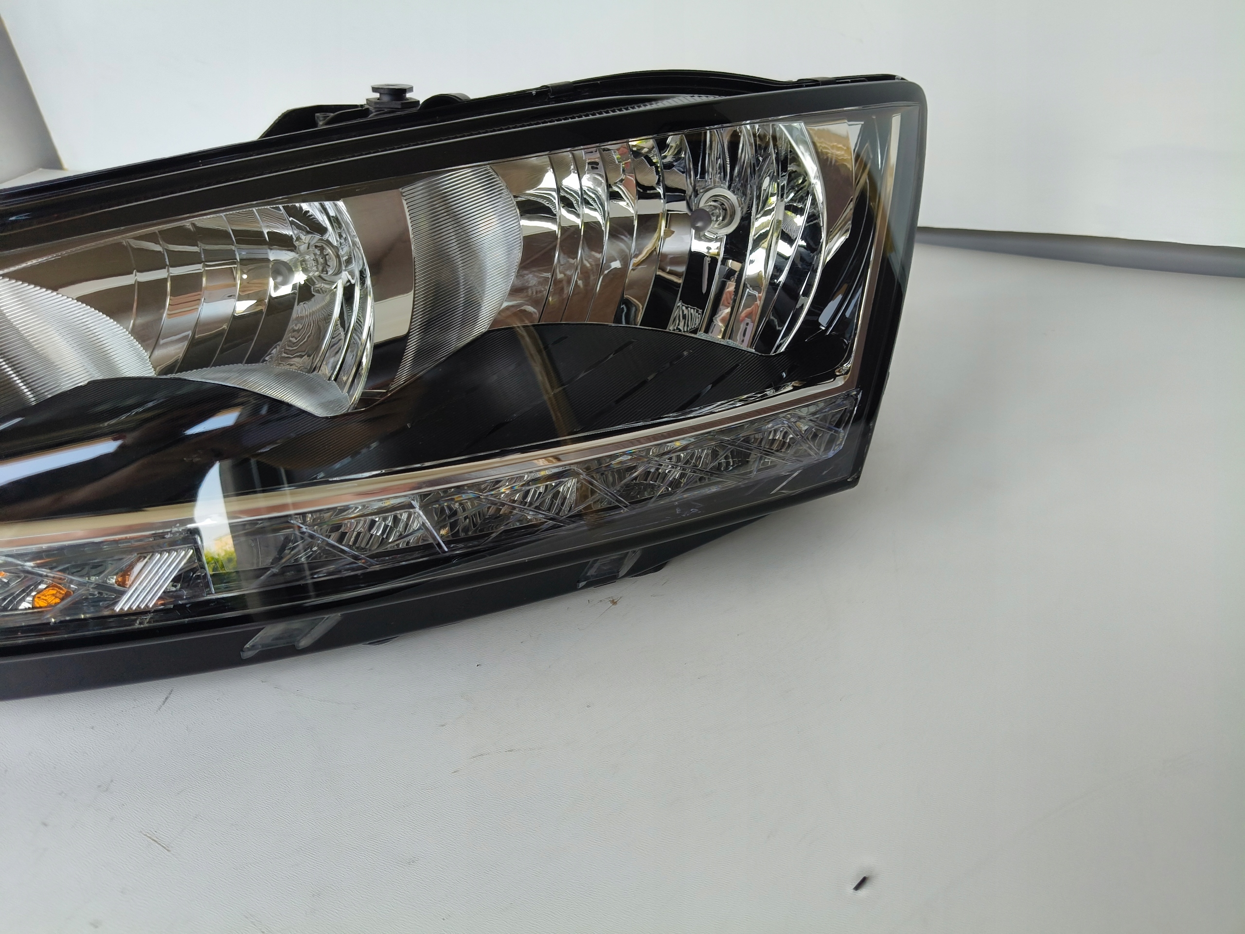 light left REFLEKTOR SKODA FABIA III 3 6V 6V0 18- LIFT LED
