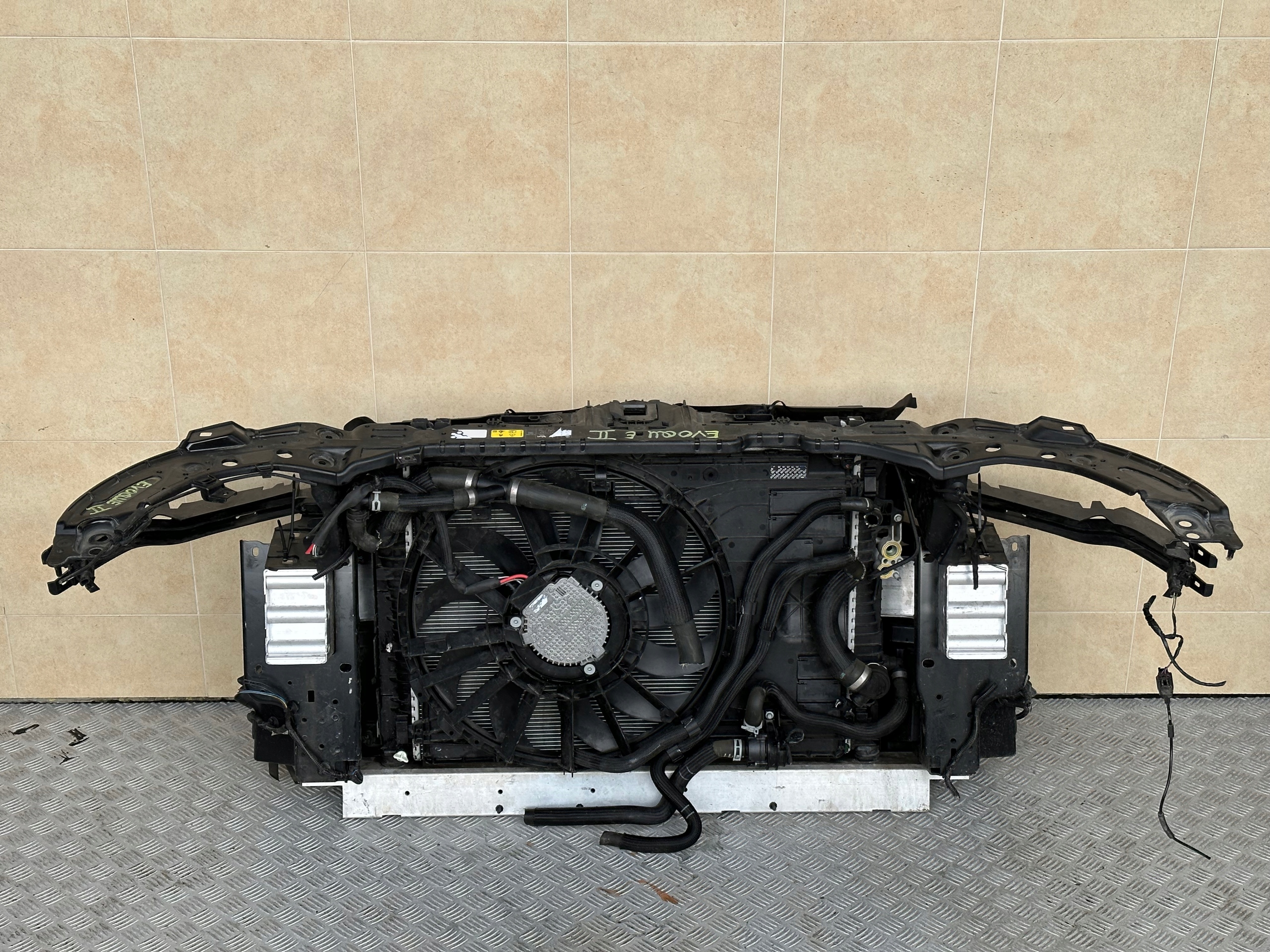 PAS PRZEDNI KOMPLETNY CHŁODNICE EVOQUE II 2.0D 21R Typ samochodu Samochody osobowe