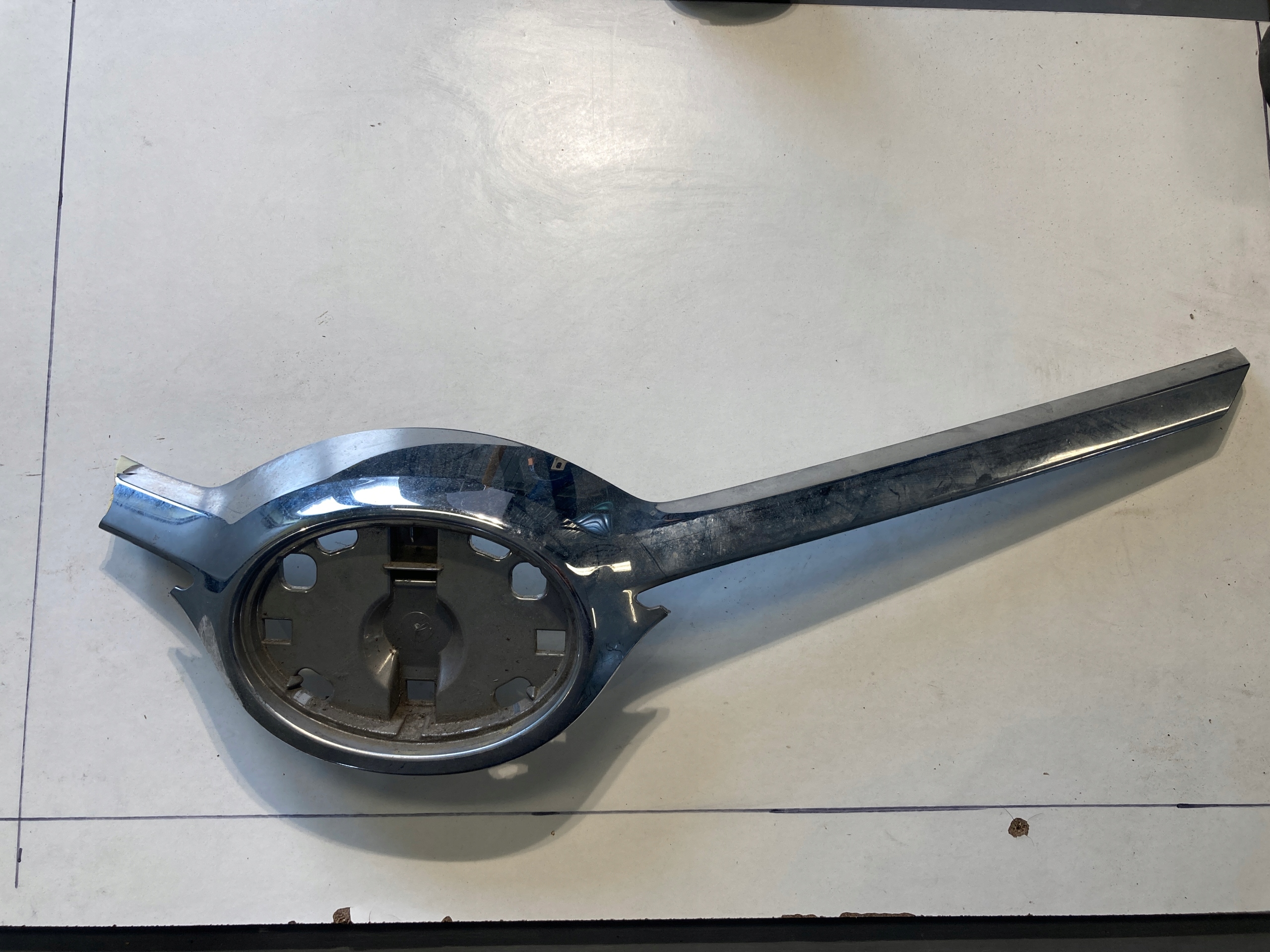 Chrom atrapy chłodnicy Toyota Auris 53111-02A40