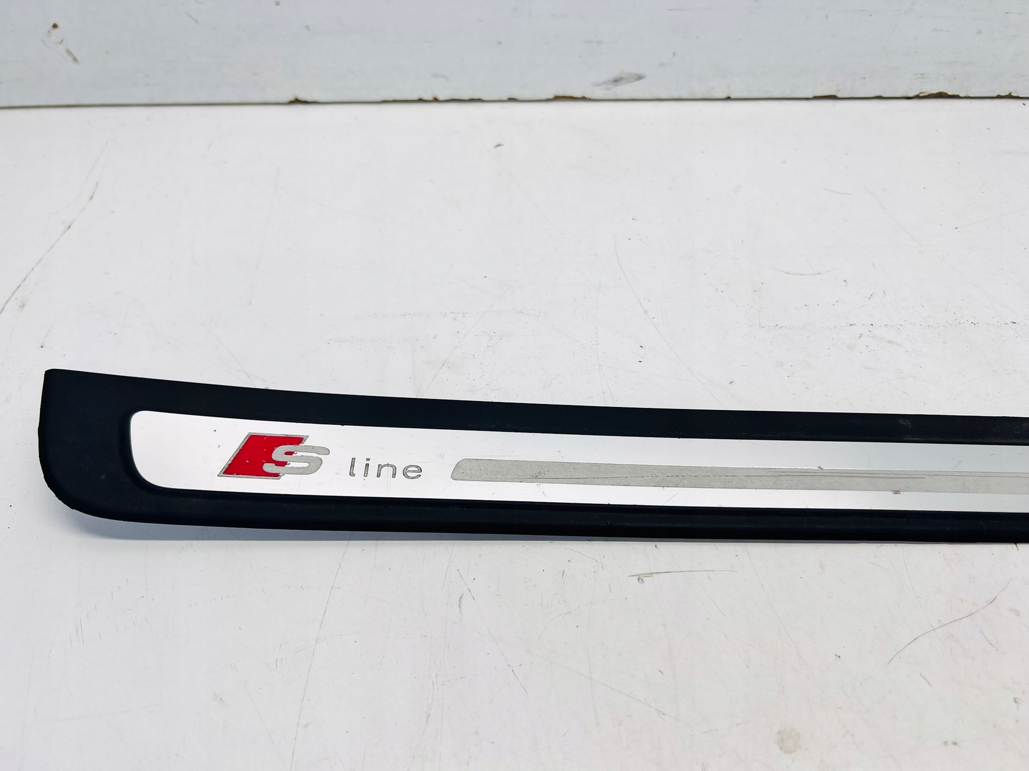 moulding threshold right AUDI A5 SLINE 8T0853374