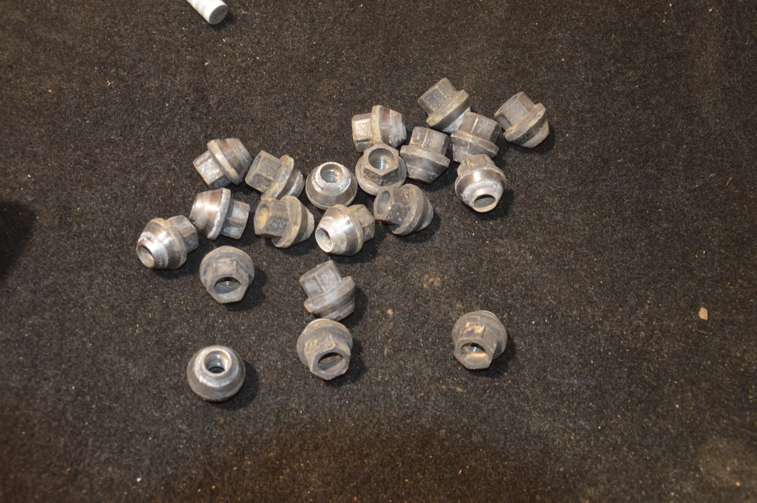 Volvo V40 II FL колеса гайки комплект 20 шт