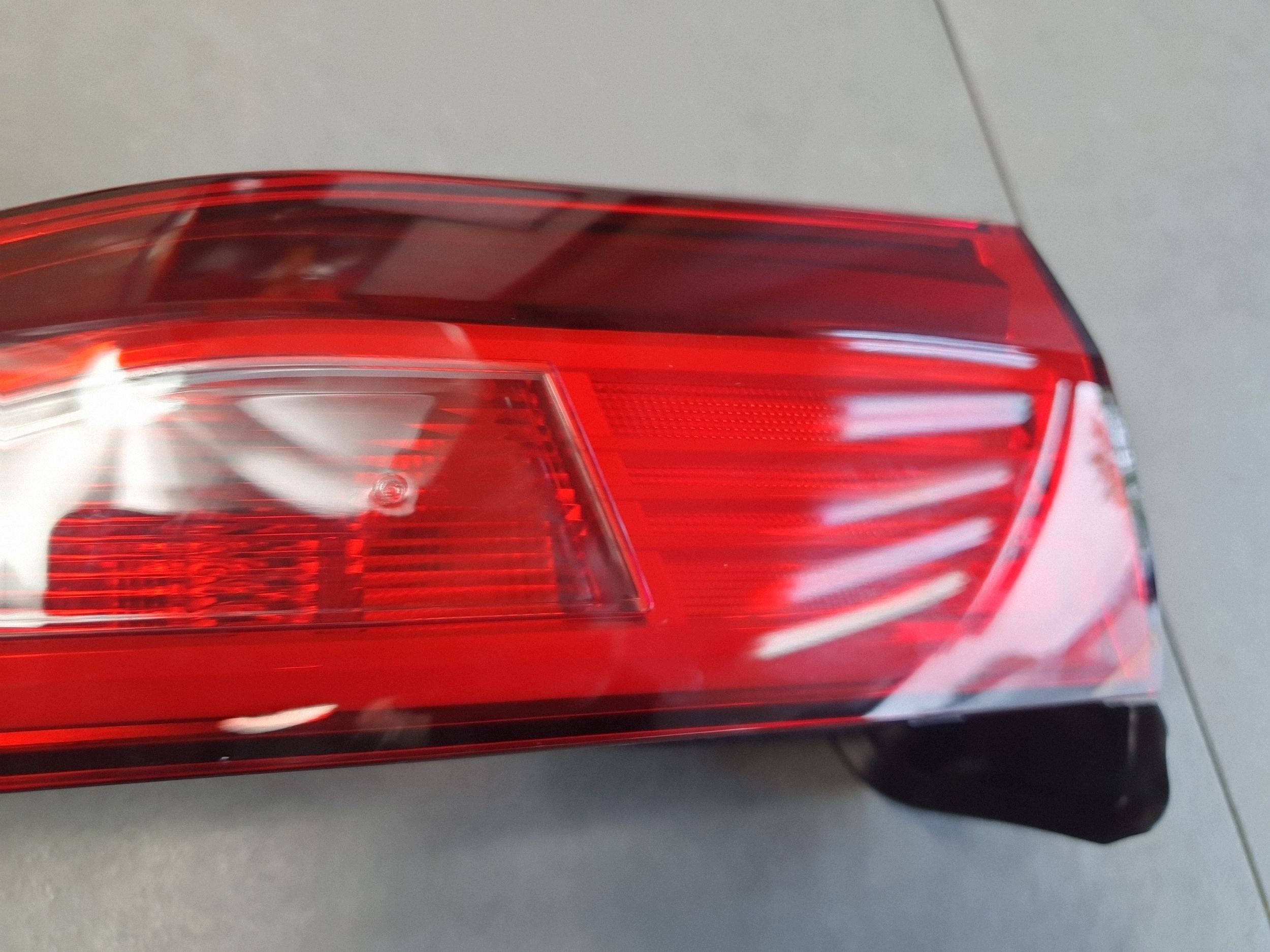 Audi A3 8Y hb light rear w klapie left 8Y0945075
