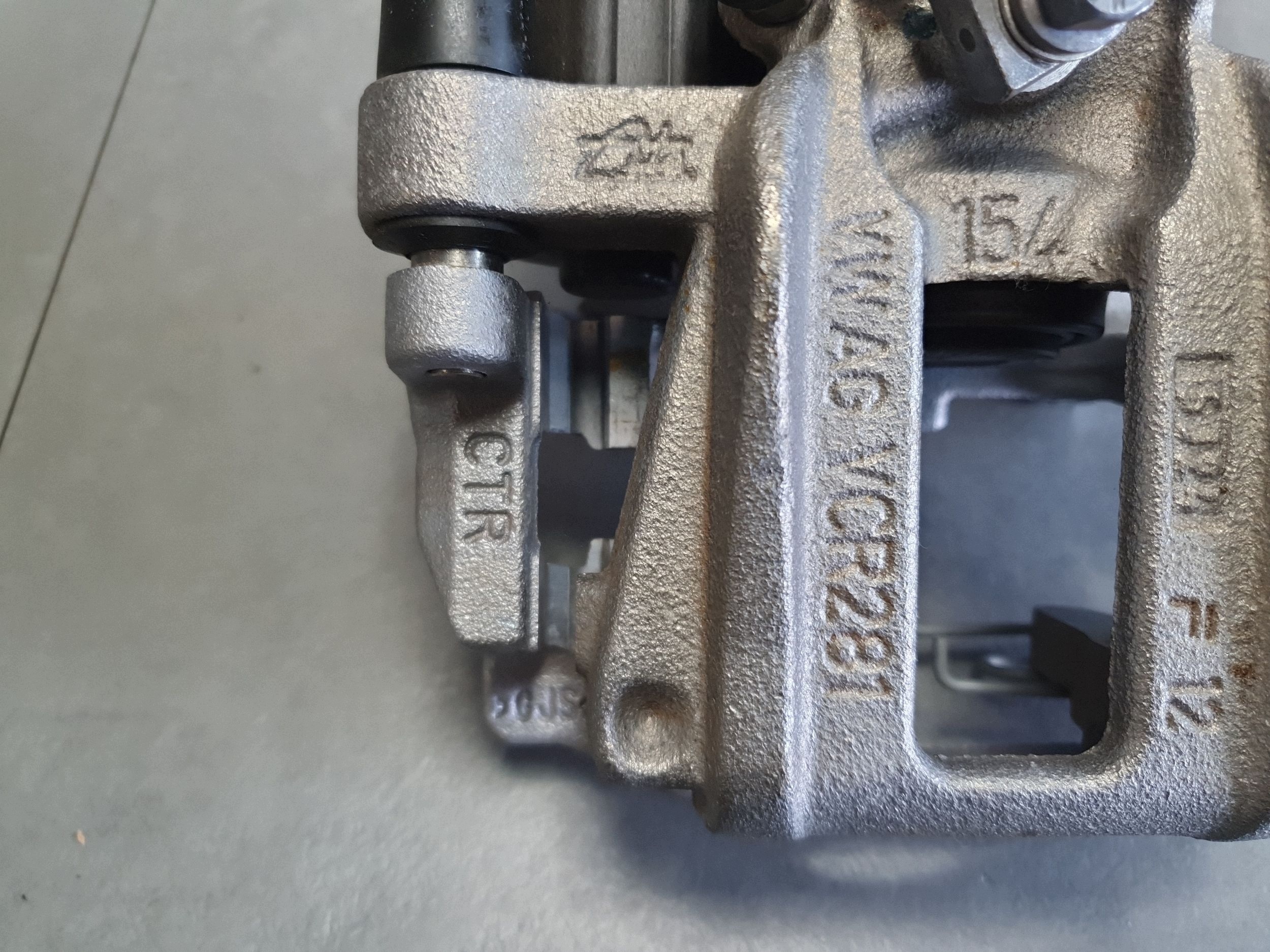 Audi A3 8Y hb caliper brake right rear part rear 5R3615406A