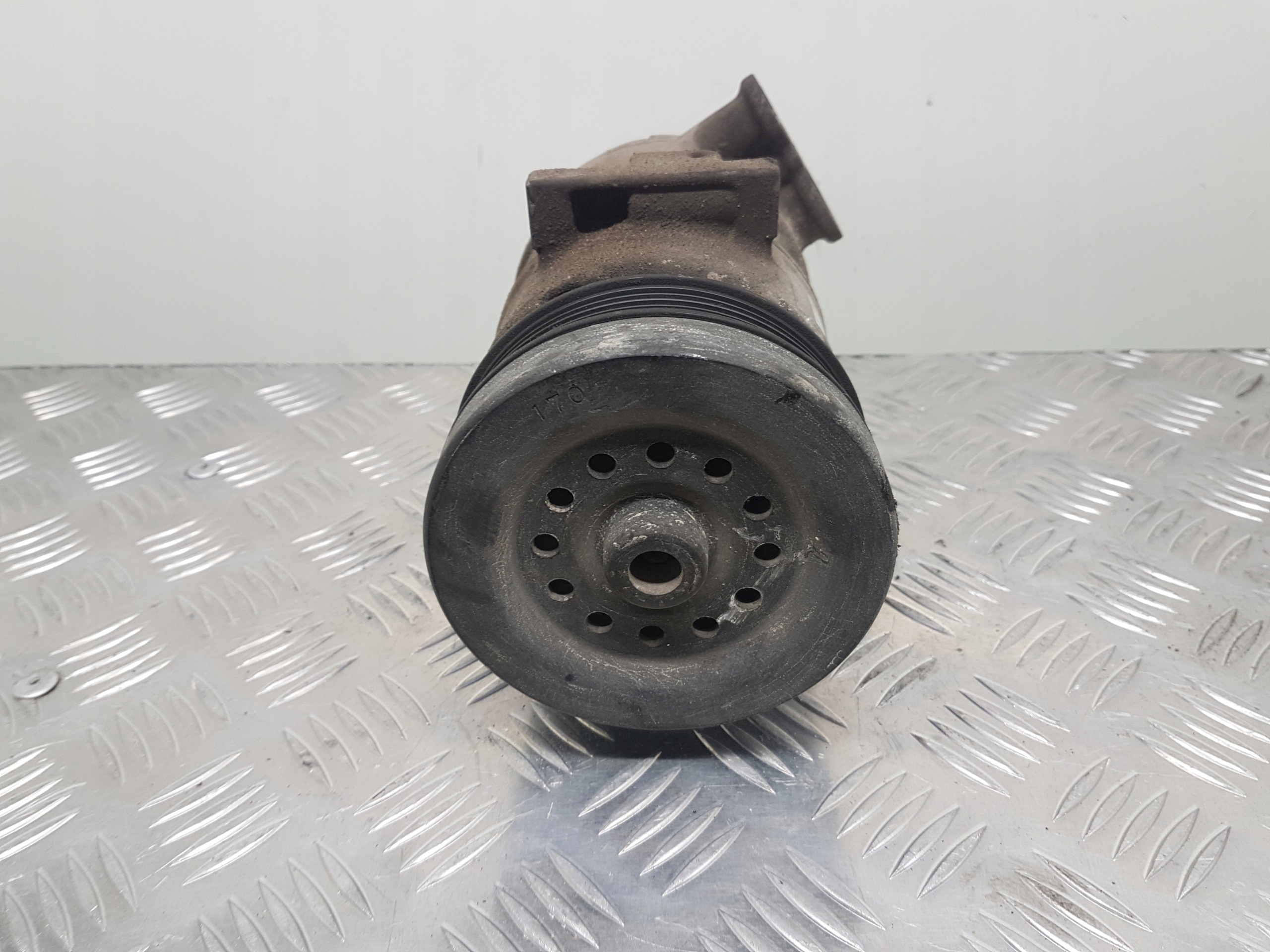 kompresor klimatizace OPEL CORSA D 55701200