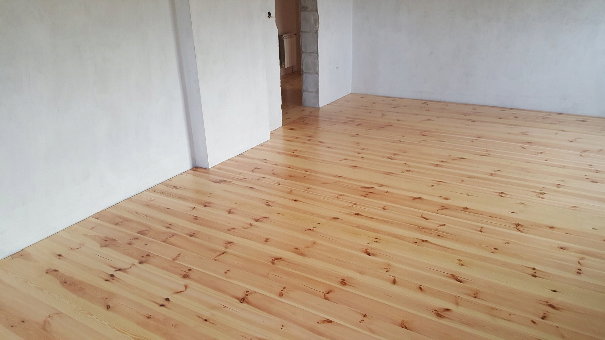 Deska podłogowa SOSNA - MODRZEW 28mm - GLIWICE Kod producenta P1