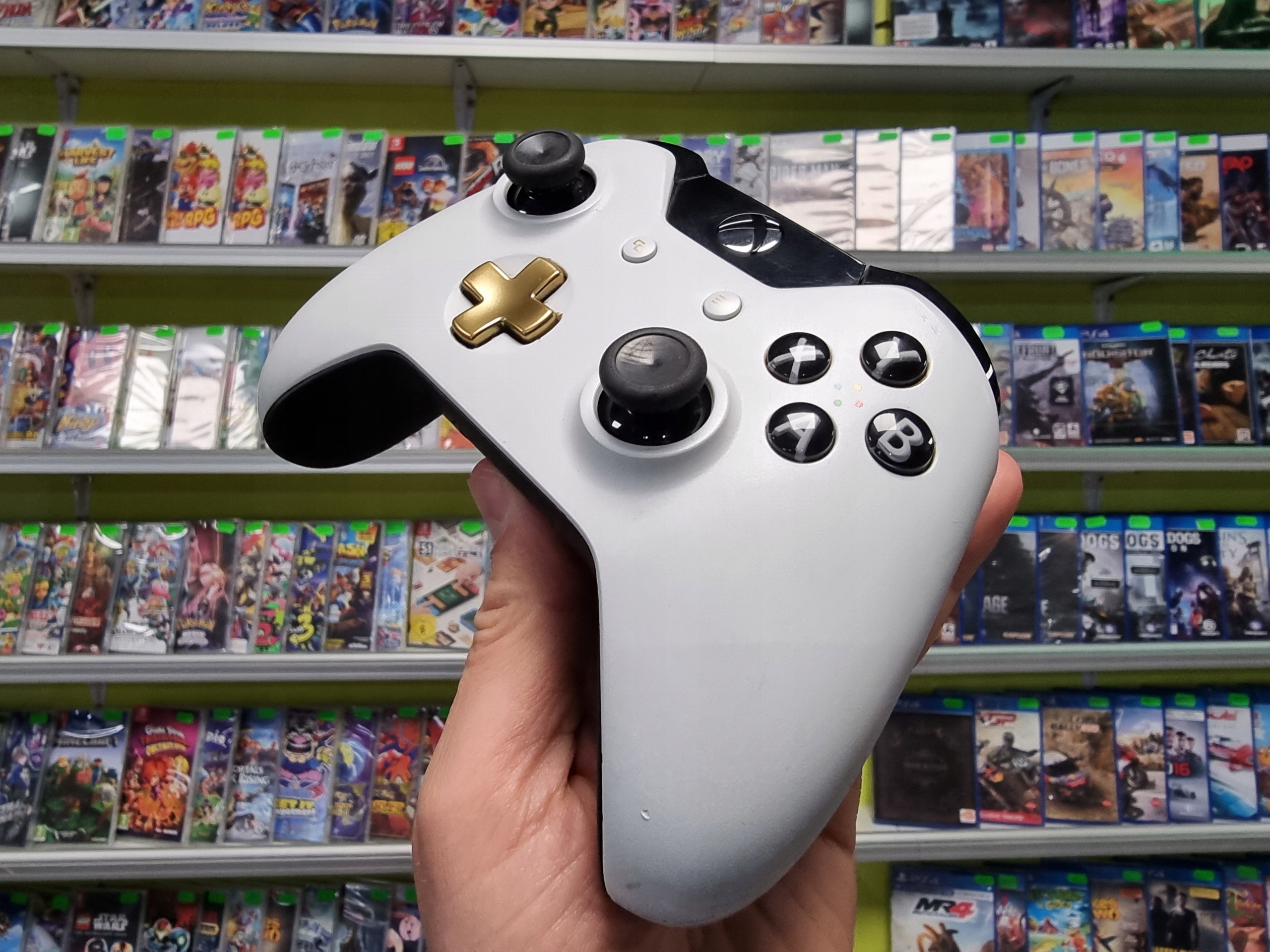 129. ORYGINALNY PAD KONTROLER XBOX ONE SERIES S X LUNAR WHITE GUMOWANE GRIP Marka Microsoft