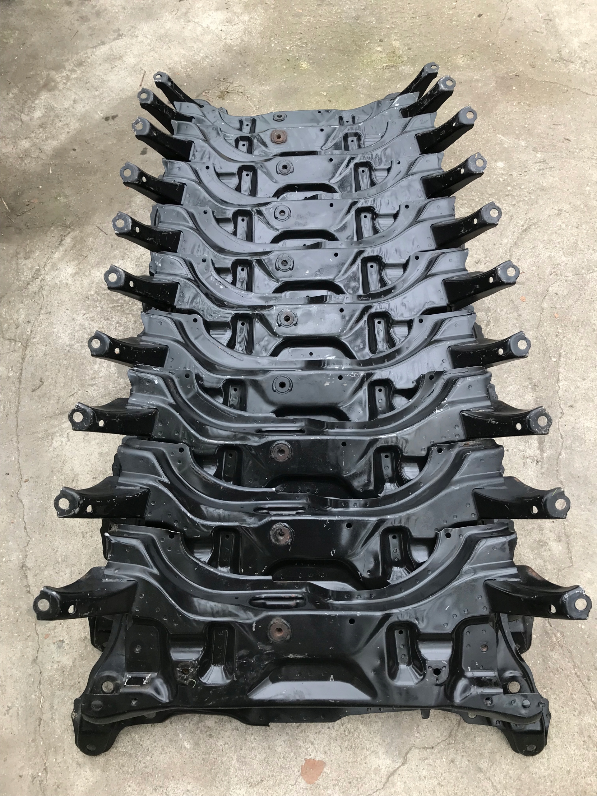 Toyota Yaris III санки балка ходовой части траверса