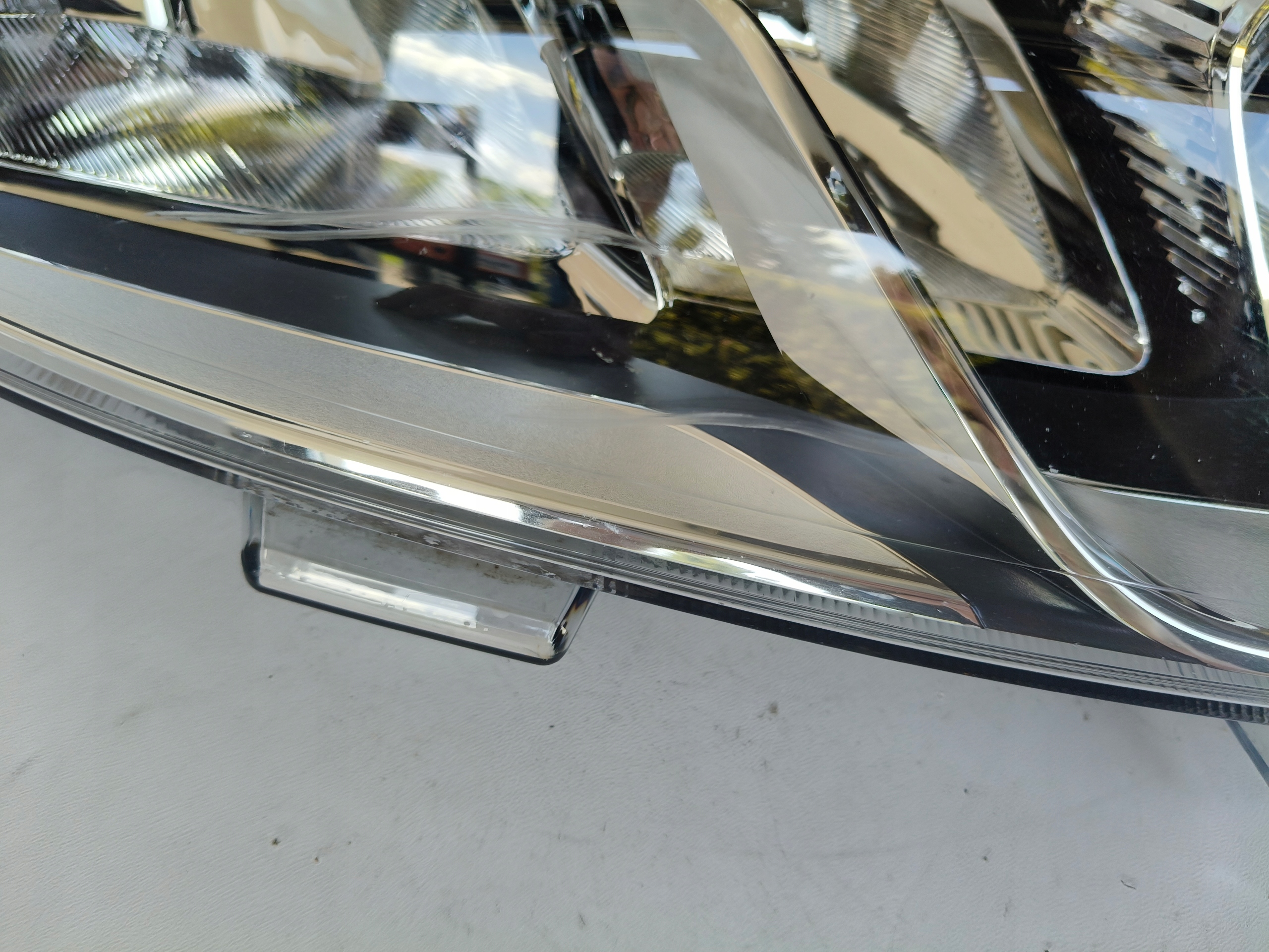 light right REFLEKTOR FORD FIESTA MK8 17