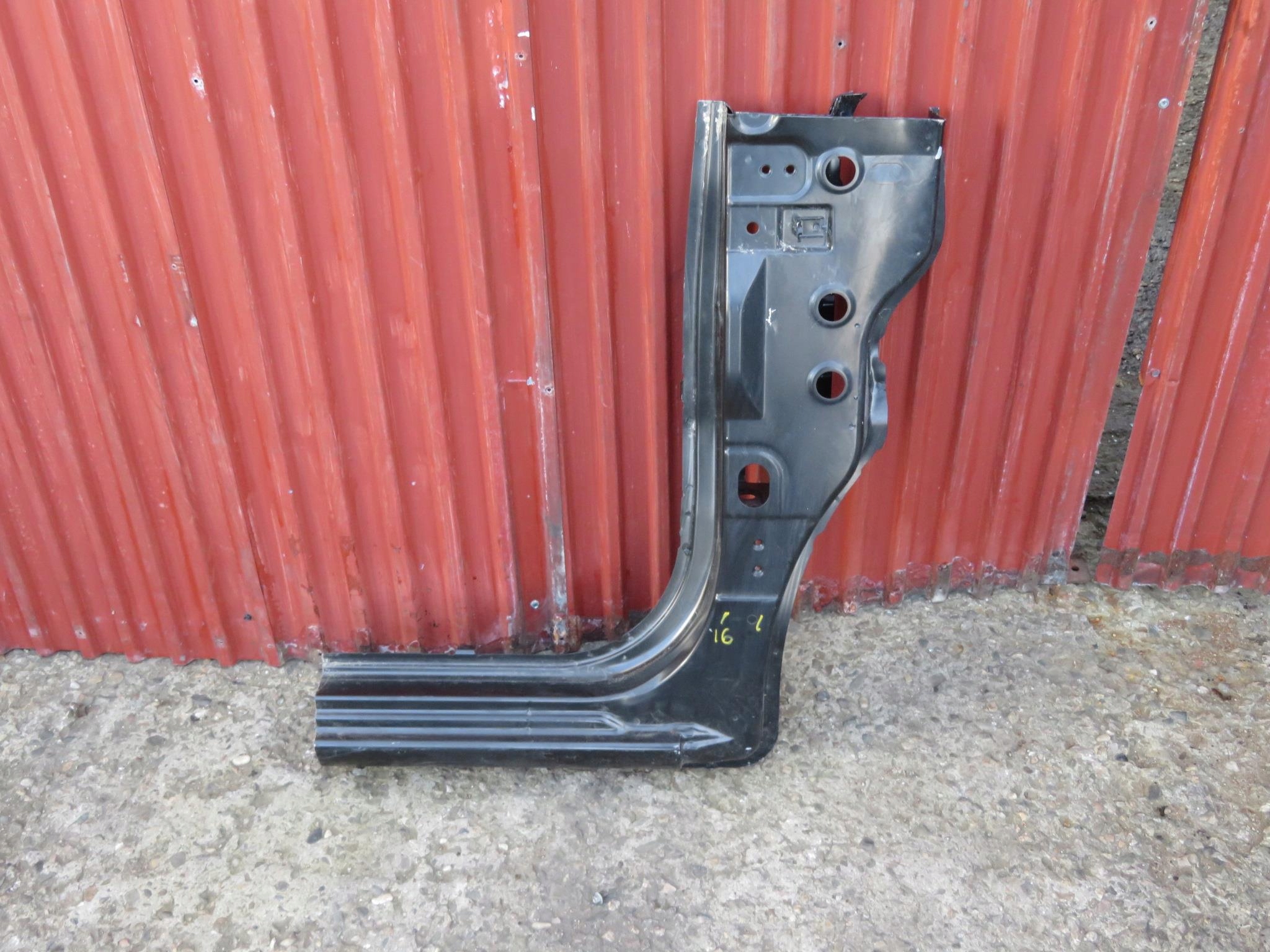 ПОРІГ ПРАВИЙ NISSAN Nv200 -