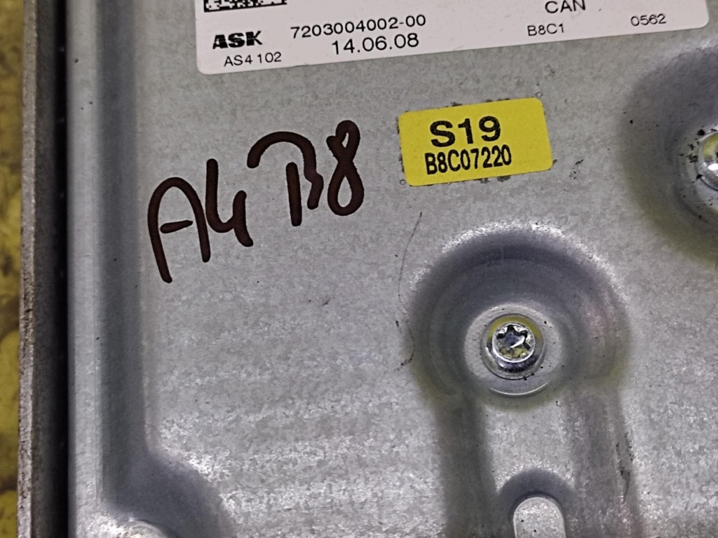 AUDI A4 B8 amplifier 8T0035223AB