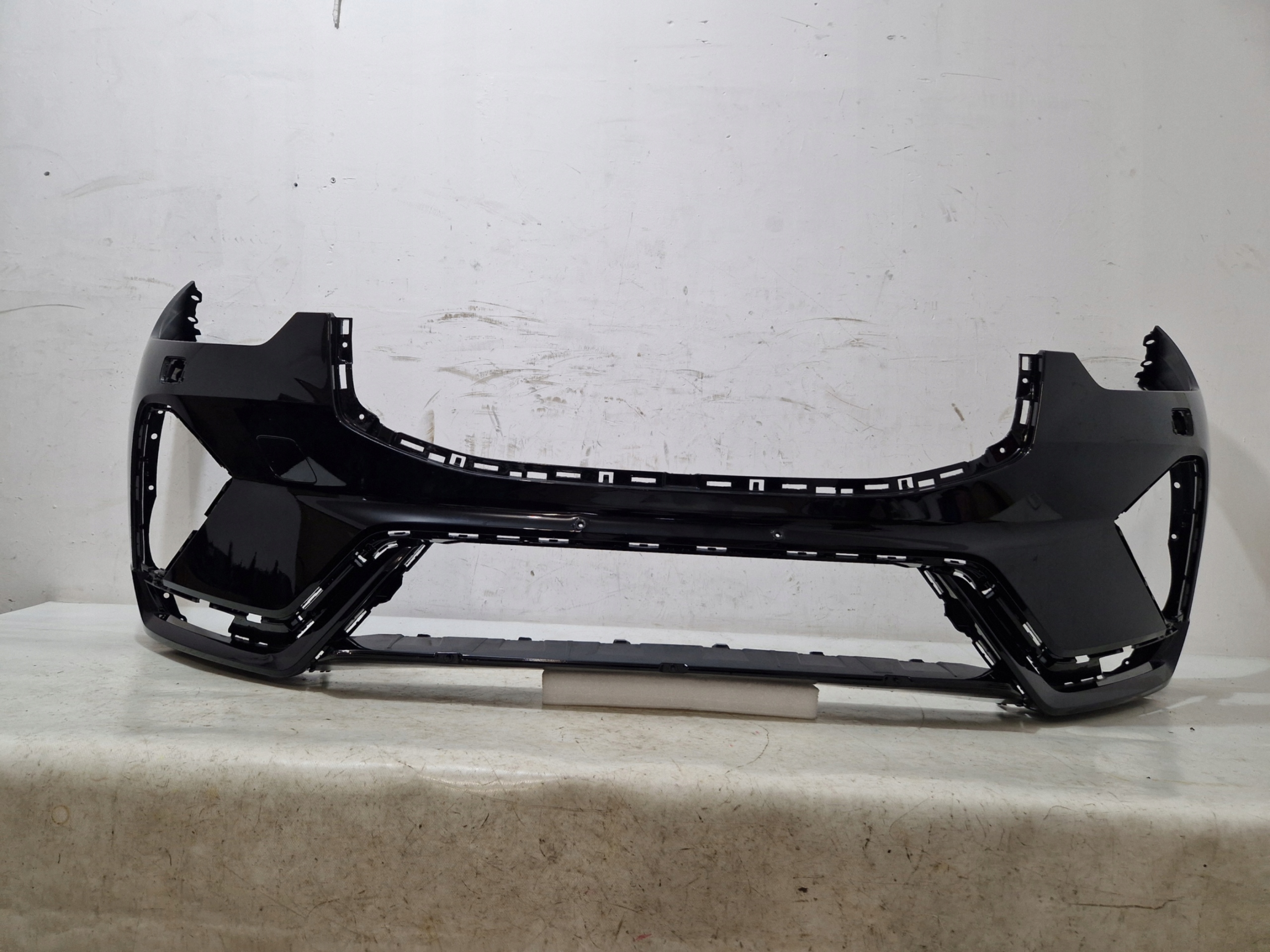 * bumper VOLVO XC60 II LIFT 21-23 front front R-design 32234958